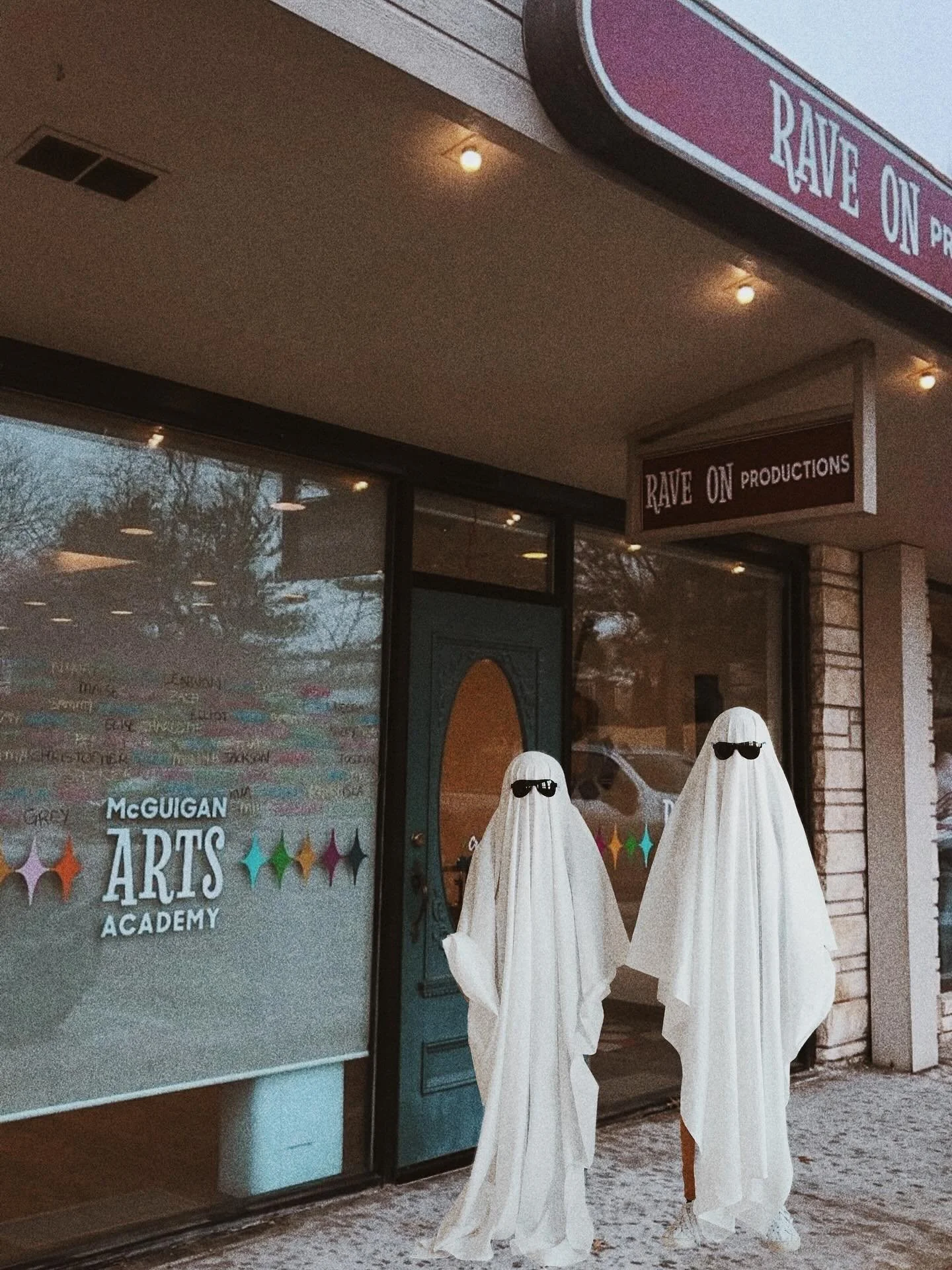 🎃 Fall Group Classes are now open for registration!
💀Saturdays Oct 4 - Nov 1
👻 $150 per subject per student

9:00&ndash;10:00 AM &ndash; Young Creators Club (Ages 5&ndash;7)
Spooky theatre fun for our youngest artists, ending with a kid-friendly h