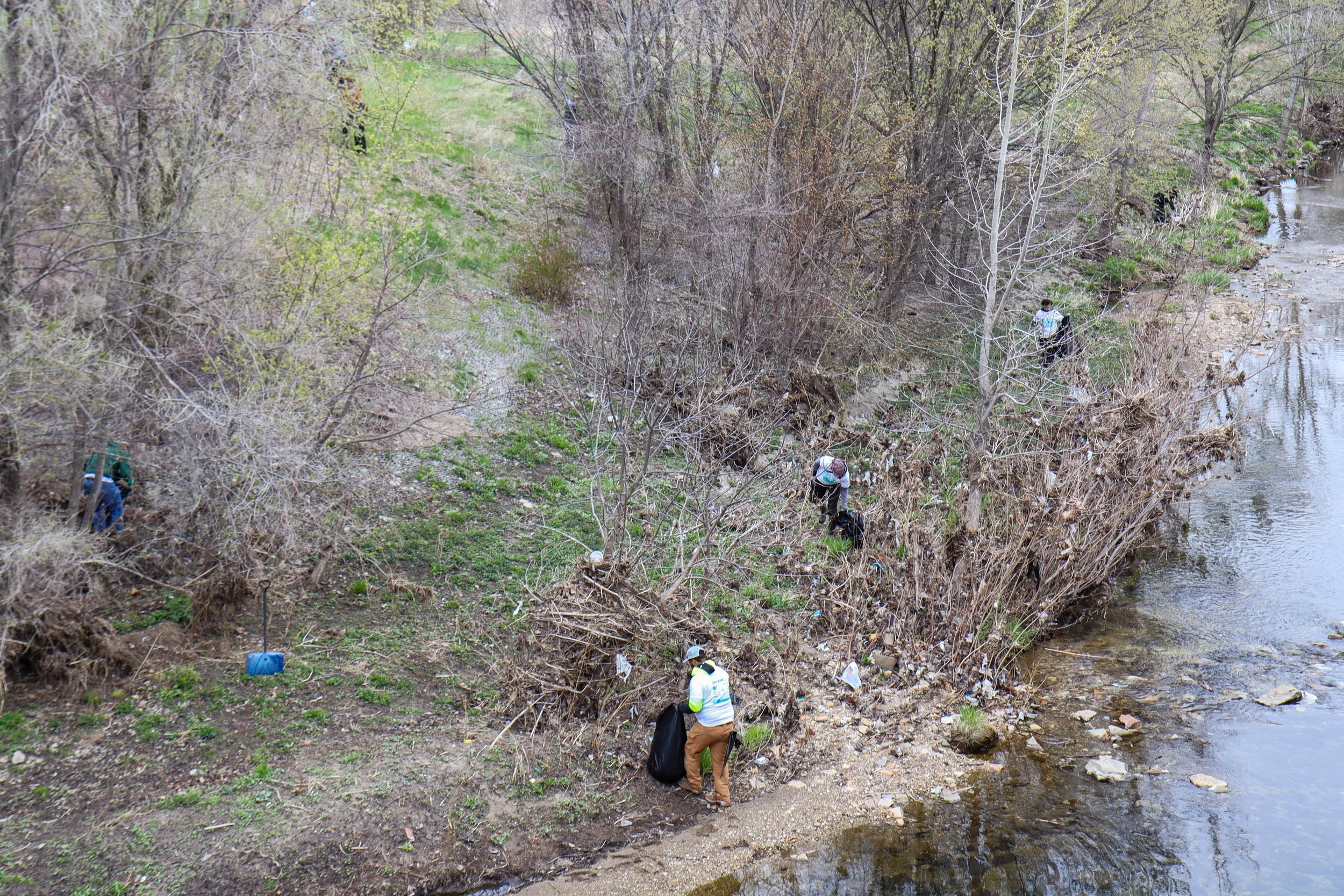 Milwaukee Riverkeeper® Spring Cleanup at Lincoln Creek - 35th St. &amp; Congress St.