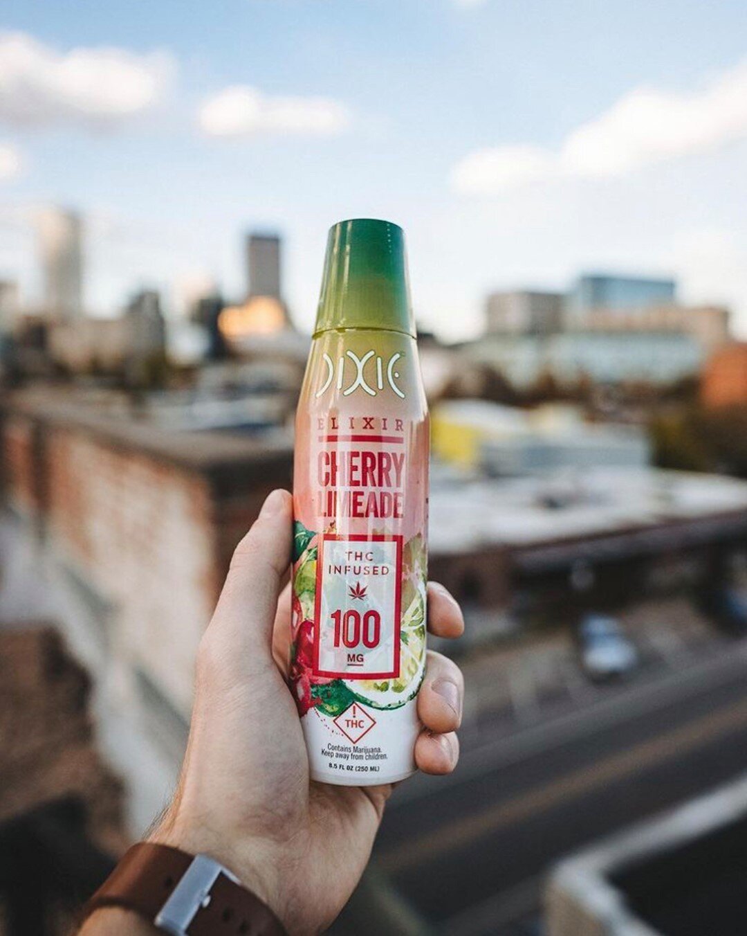 Did you know? 🤔 

All Dixie Elixirs are made with pure cane sugar instead of high-fructose corn syrup and no artificial coloring so you can feel good inside and out!

📸: @jointnostalgia
Nothing for sale! 21+ only!
#cannabisdrinks #normalizecannabis