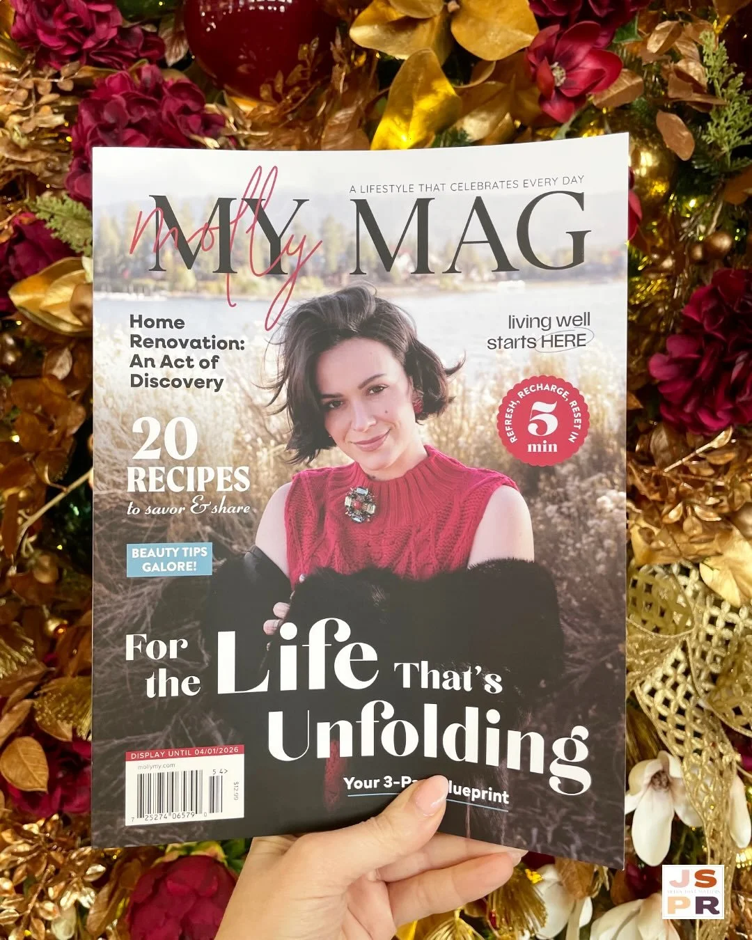 My first personal essay in print 🥹✨&rdquo;The Holiday Audit&rdquo; is about slowing down during the holidays, tuning out the noise, and giving yourself permission to feel good; no matter what&rsquo;s happening around you or how your season looks com