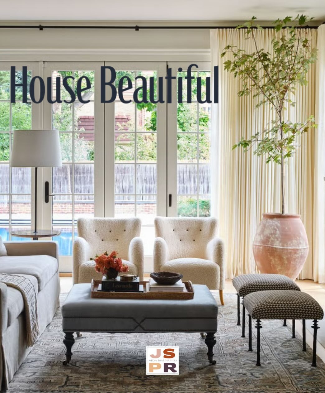 More love for this @katehartmaninteriors project 💛. Thank you @housebeautiful and ✏️ @shelbydeeringwriter for featuring this gorgeous space in your article. More photos in link 🔗 📸 @davidpatterson stylist @tawneywaldo