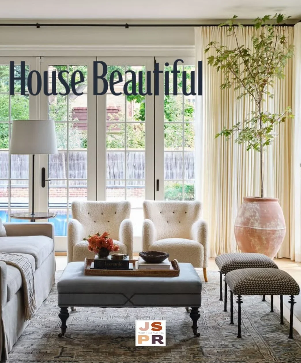 More love for this @katehartmaninteriors project 💛. Thank you @housebeautiful and ✏️ @shelbydeeringwriter for featuring this gorgeous space in your article. More photos in link 🔗 📸 @davidpatterson stylist @tawneywaldo