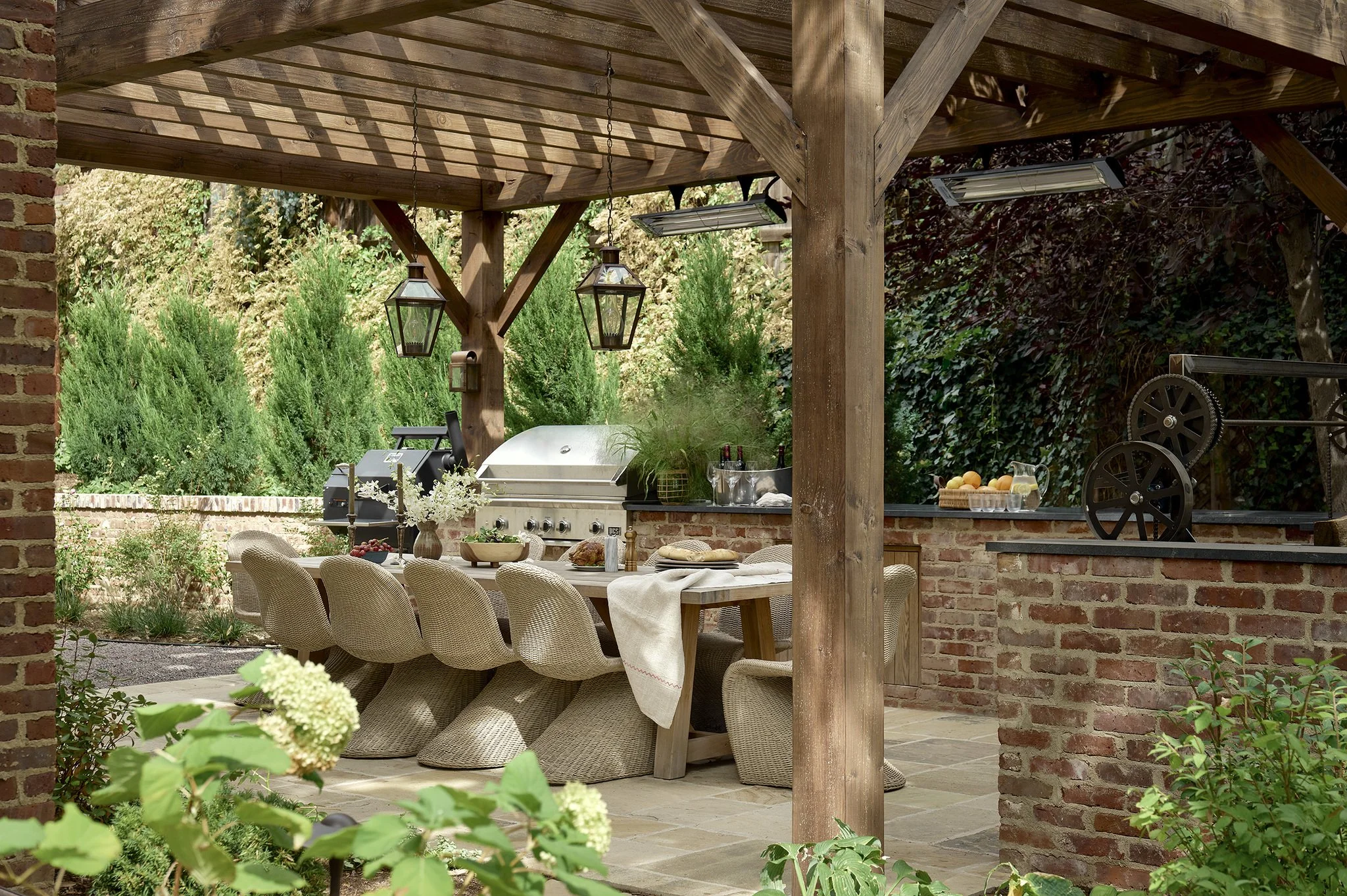 Chalet_Oliver_Patio Dining 2.jpg