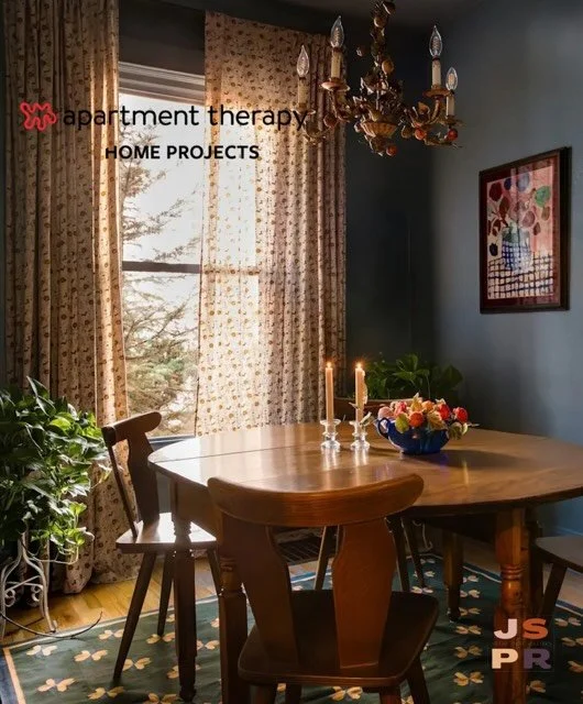 From stark white to drenched in moody blue. 💙 @refindspaces transformed this once-cold dining room with rich color and vintage finds for a client starting fresh; with nearly 80% of the room made up of vintage and secondhand pieces. Thank you, @apart