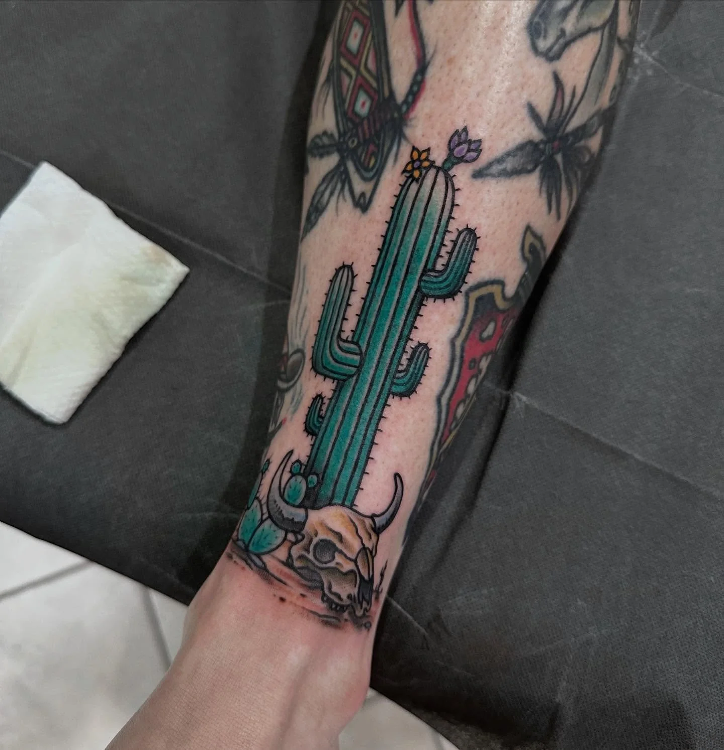 It was fun catching up with @_itsjess1 and Fillin the gaps on her leg today. 

Booking at Brandondavidtattooer@gmail.com