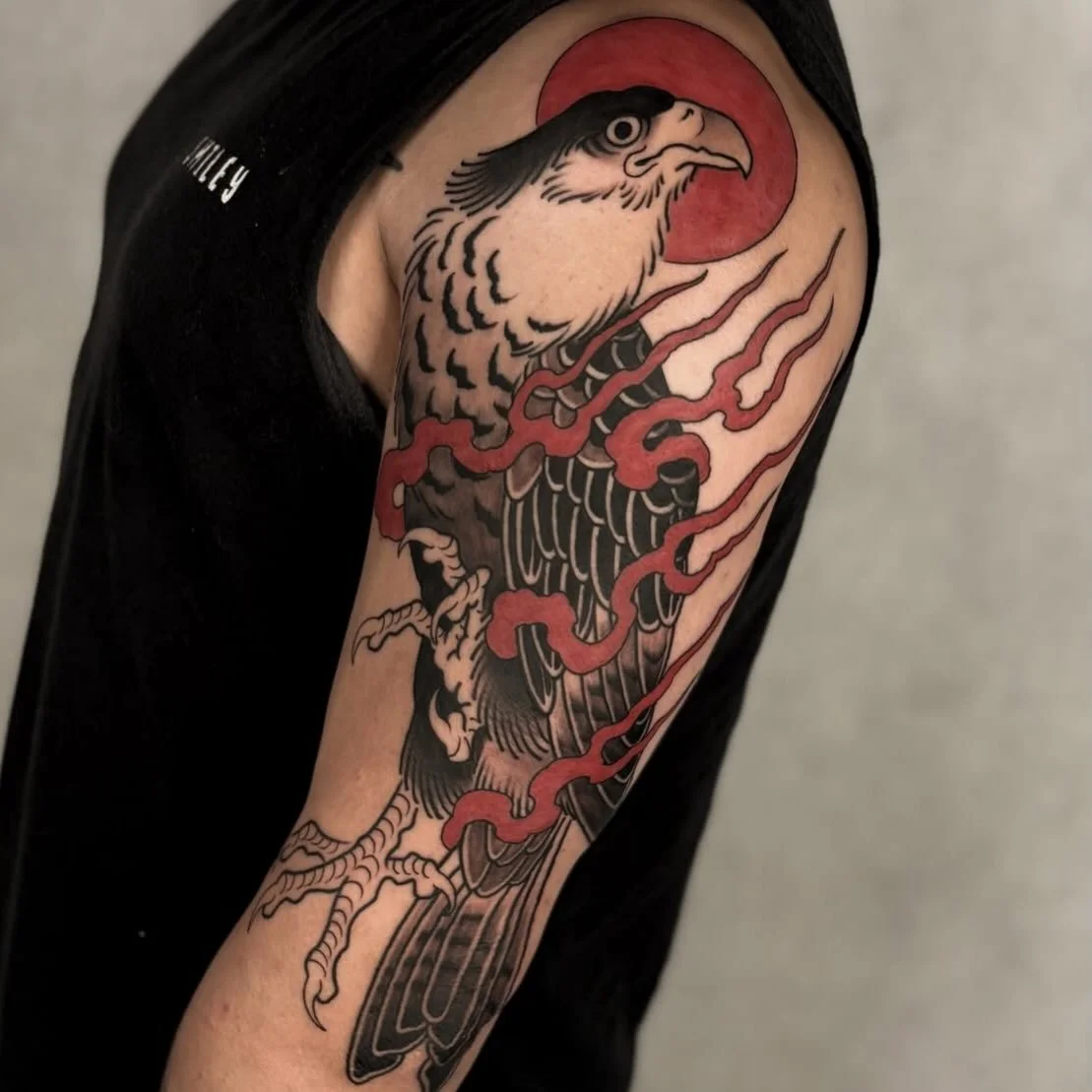 Artist ➡️ @bornetattooer 🔥
&bull;
You can explore Borne&rsquo;s set Essential Trad Elements to find reference like this. 

Create thousands of unique designs with over 100 traditional elements. From gorilla and hyena heads to Japanese fans, daggers,