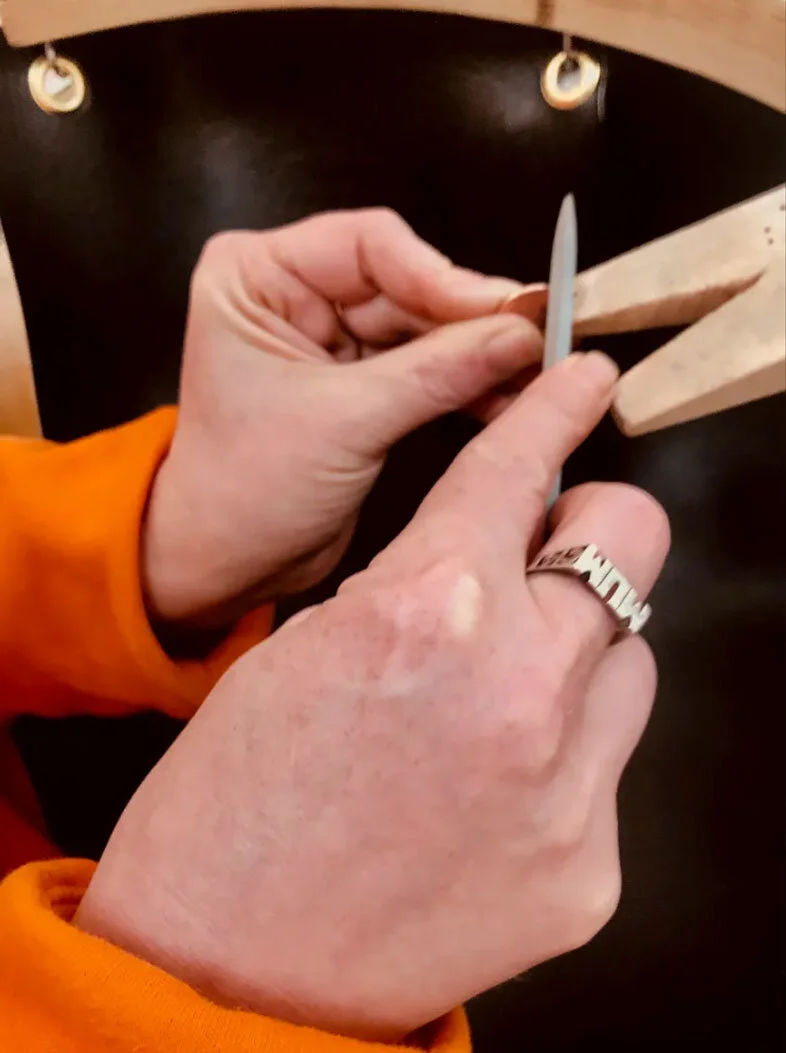  To support the self determination of communities and individuals to discover their creative voice and develop their own artistic abilities within jewellery design. 