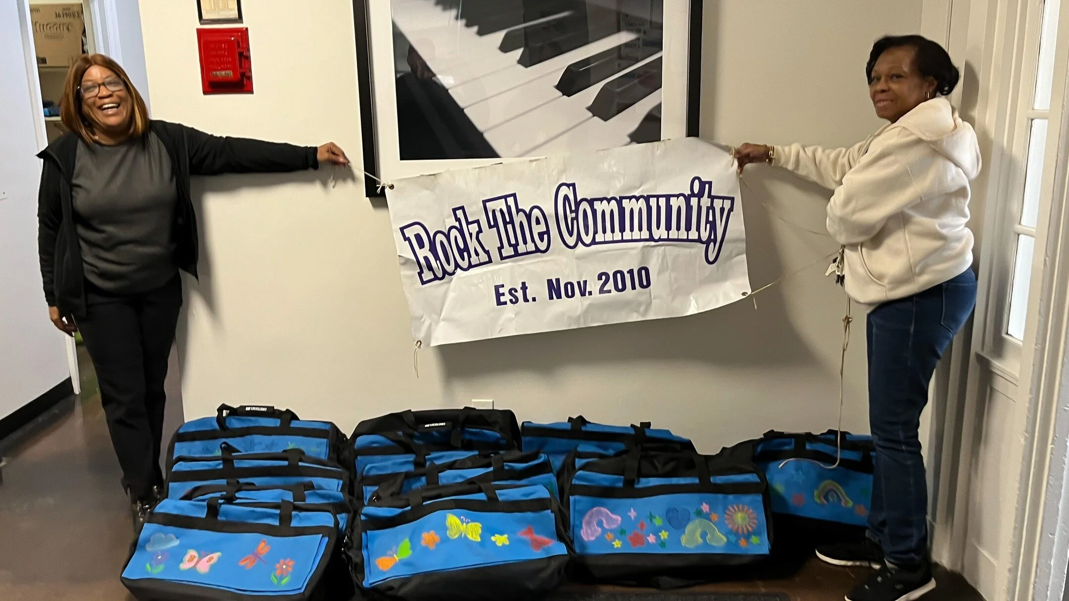 A local organization, Rock The Community, donated hand-decorated duffle bags filled with necessities for our foster children on the move. Thank you for helping children in need!
#queens #communitysupport #thankful