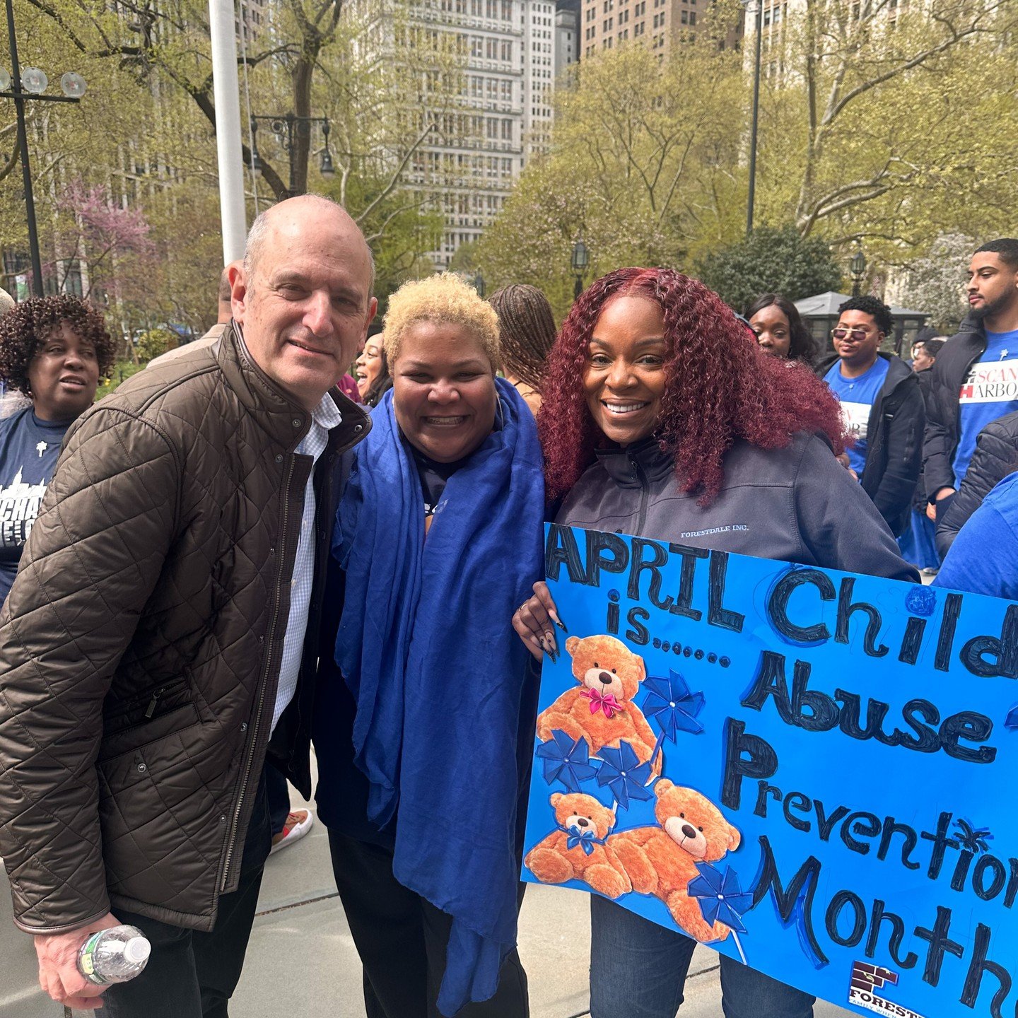 William Weisberg and Forestdale, Inc. staff with Luisa Linaras, ACS Acting Commissioner of Preventive Services, at City Hall, bringing attention to Child Abuse Prevention Month.
#childwelfare #advocate