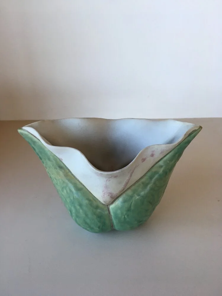 Kim Dickey,
Sea Squill Vase,
5 x 8 x 2,
Porcelain,
1989,
Exhibited Garth Clark Gallery (NYC), 1989 and Baltimore Clayworks’ “Baltimore Collects”, 2000