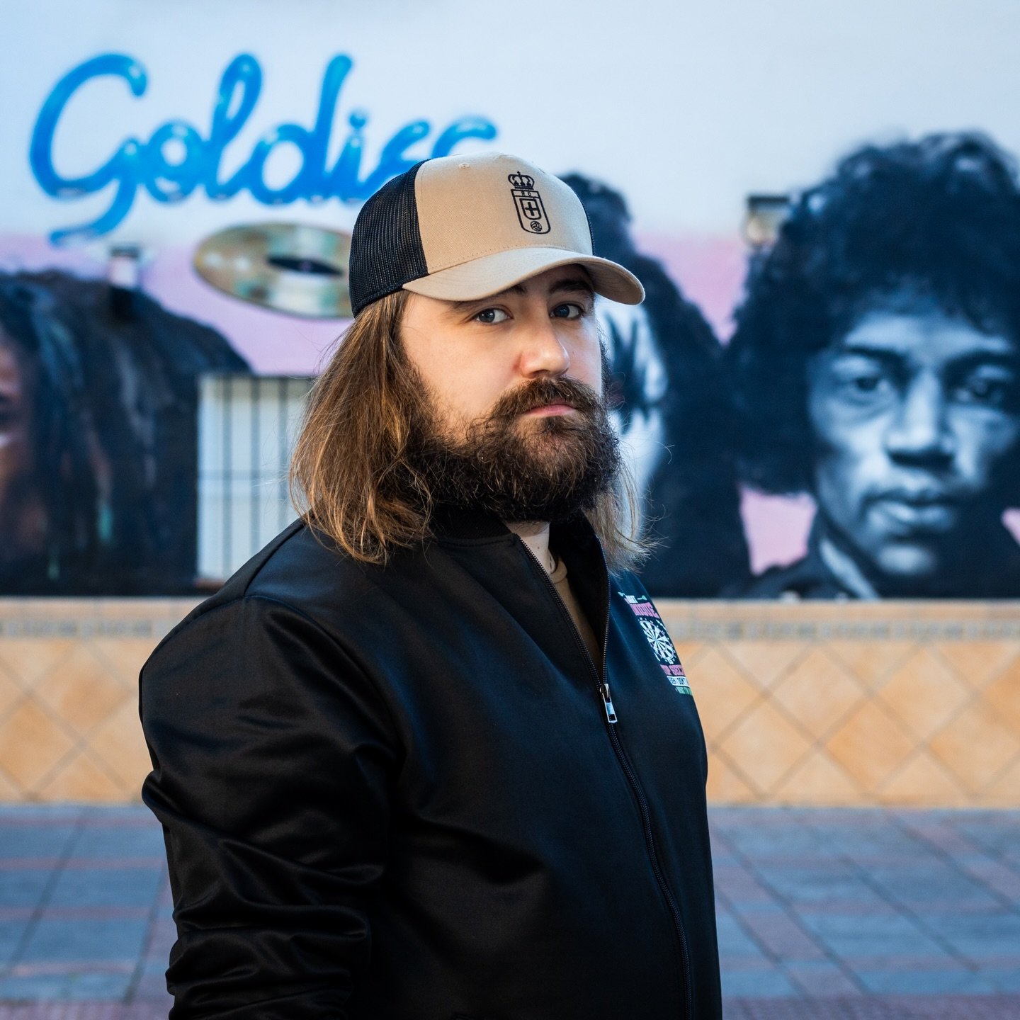 PARASTA SYNTT&Auml;RII EL JEFE! 🥳🩷🥂 Mun luottotoveri, Darts Vader, suihkupopittaja, Ellin koti-isk&auml; ja tosi huono murtomies mutta Mundokaadon mestari. 

Oot paras @karelit0 - me ei ansaita sua mutta s&auml;k&auml;&auml;n et meit&auml;, ni sil