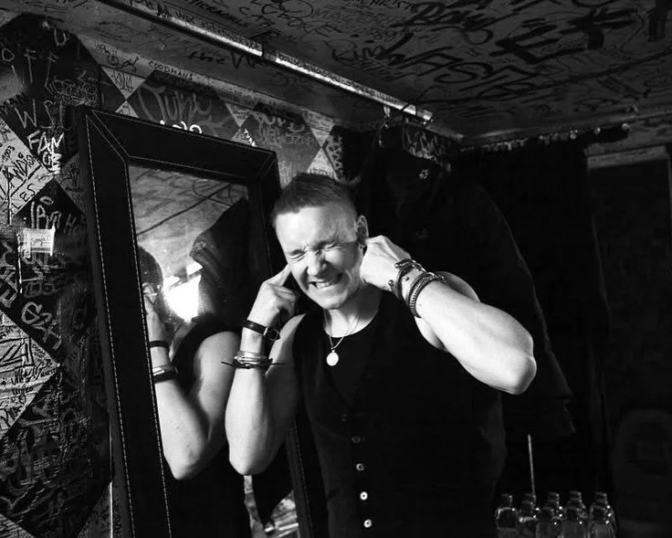 Don&rsquo;t mind me
just having a super nostalgic @poetsofthefallband moment 🥰

Can not WAIT for this year&rsquo;s shows!!!!!!!!! 

#poetsofthefall #parikuvaaoonottanu #otanviel&auml;muutamanlis&auml;&auml;ki