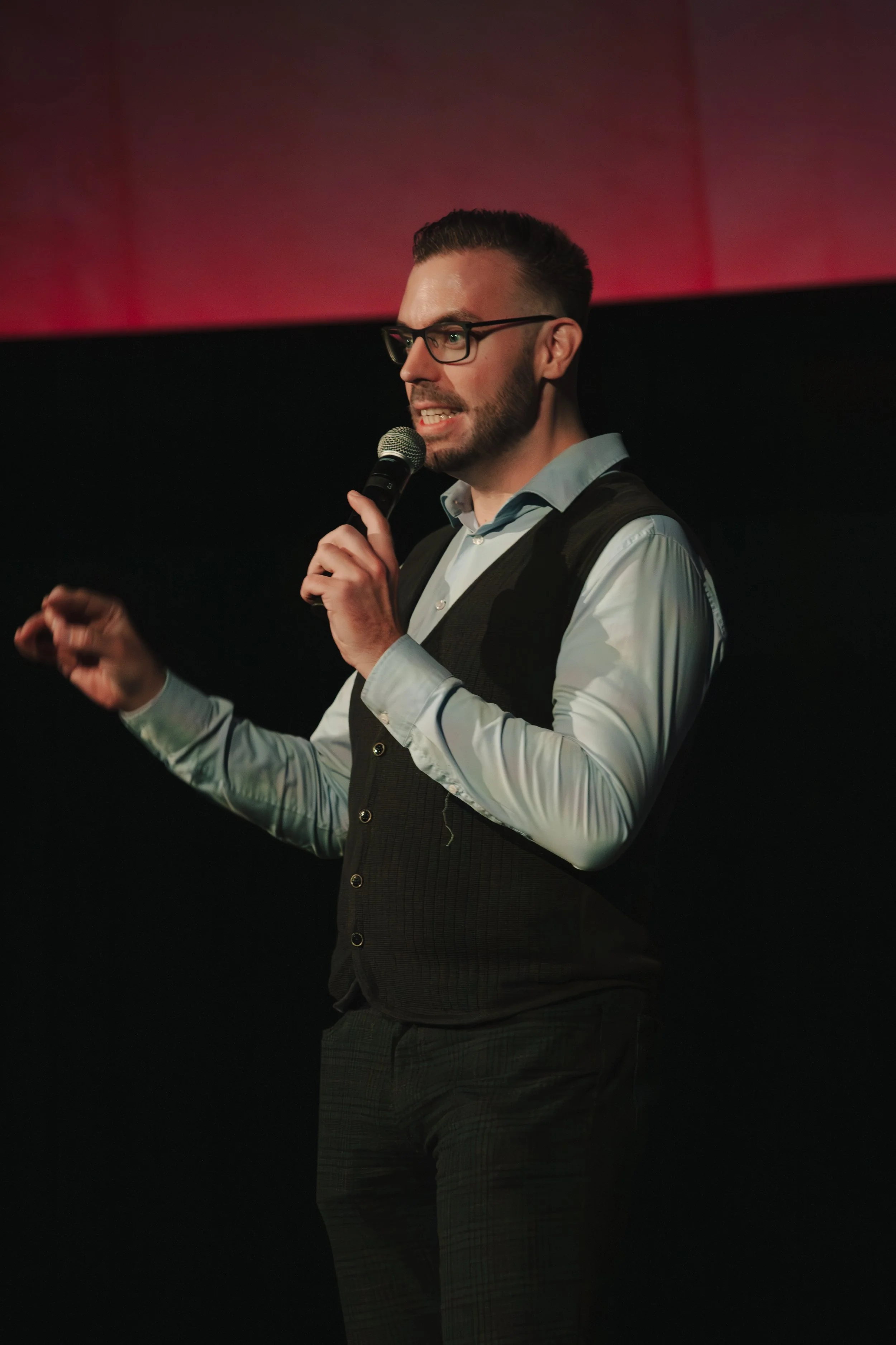 YouTuber und Gamer Maurice »Mori« Lange moderiert die Gaming Night im Planetarium Berlin