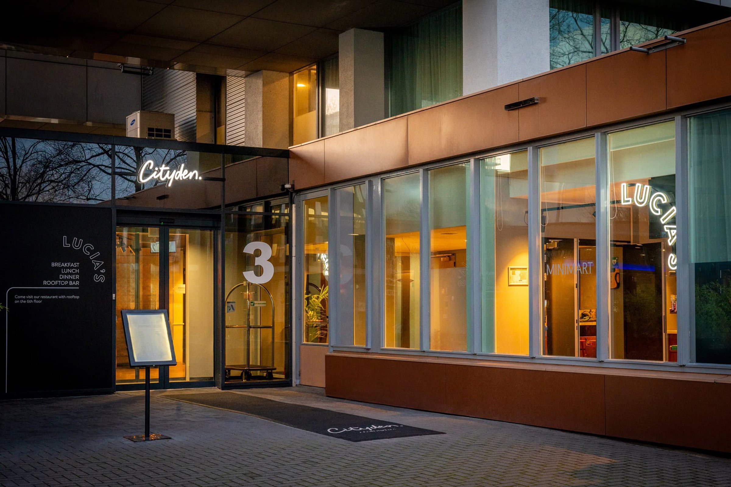 OHYES_LUCIAS_entrance_zuidas.jpg