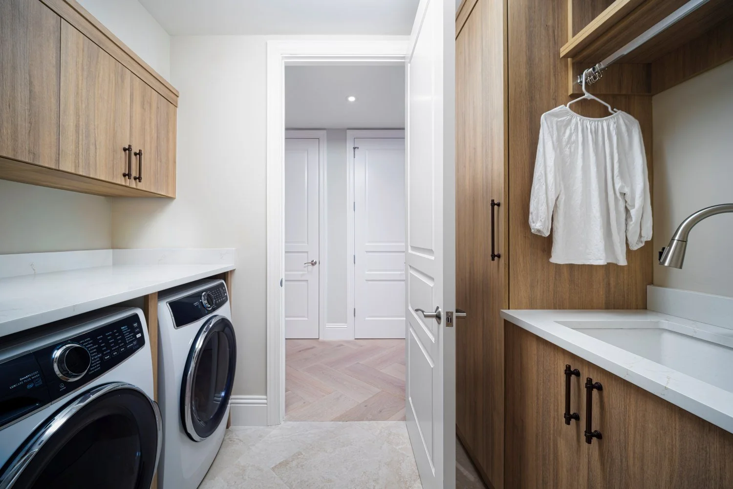 signal-house-buillders-luxury-condo-renovation-veracrus-cape-marco-laundry-room(1).JPG