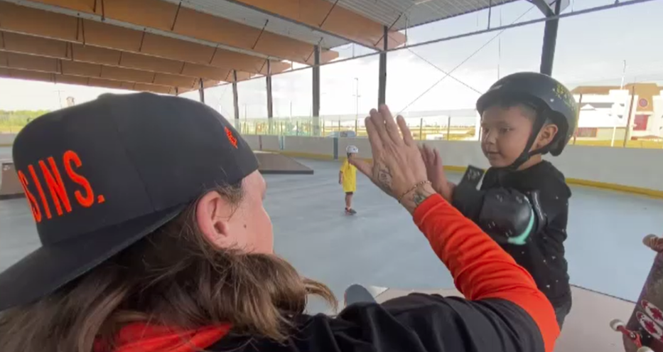 Stuart Young (left) and Cousins Skateboarding are giving Indigenous youth a chance to learn the sport in their home communities. (Source: Kevin Green/CTV News)