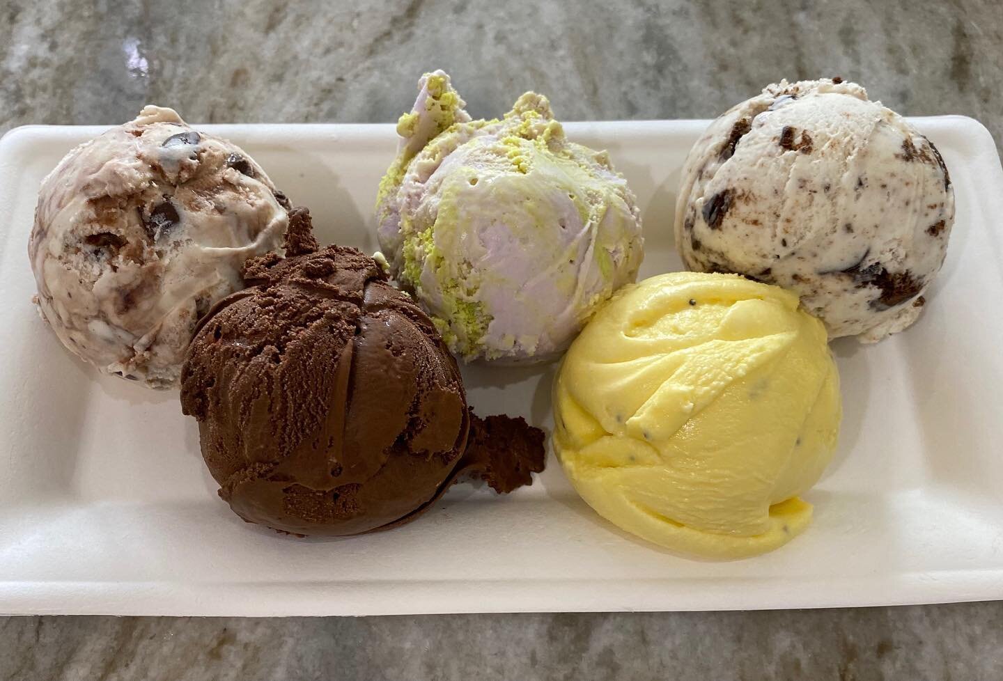 Did you know that we sell ice cream flights? This one is Vanilla with Fudge and Caramel Cups, Raspberry Chocolate, King Cake, Vegan Lemon Poppyseed, and Thin Mint.

#roserock #roserockmicrocreamery #tulsavegans