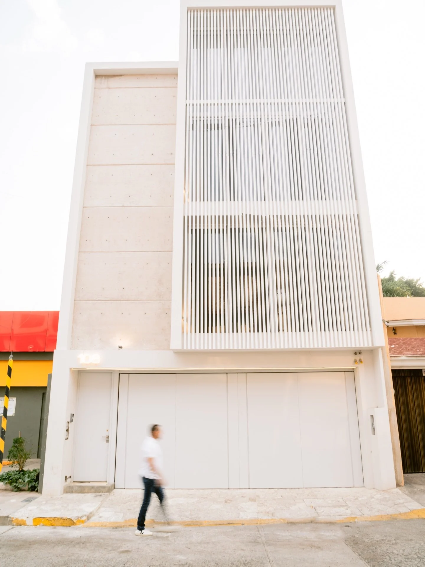 DEPARTAMENTOS WHITE
DISE&Ntilde;O Y CONSTRUCCI&Oacute;N @arqsalvadorhv 
&bull;
FOTOGRAF&Iacute;A @jc.camarenaphoto @camlab__ 
&bull;
#hvarquitectos #fachada #facadedesign #diseño #diseñodeinteriores #design #designer #arquitectura #arquitecturamx #