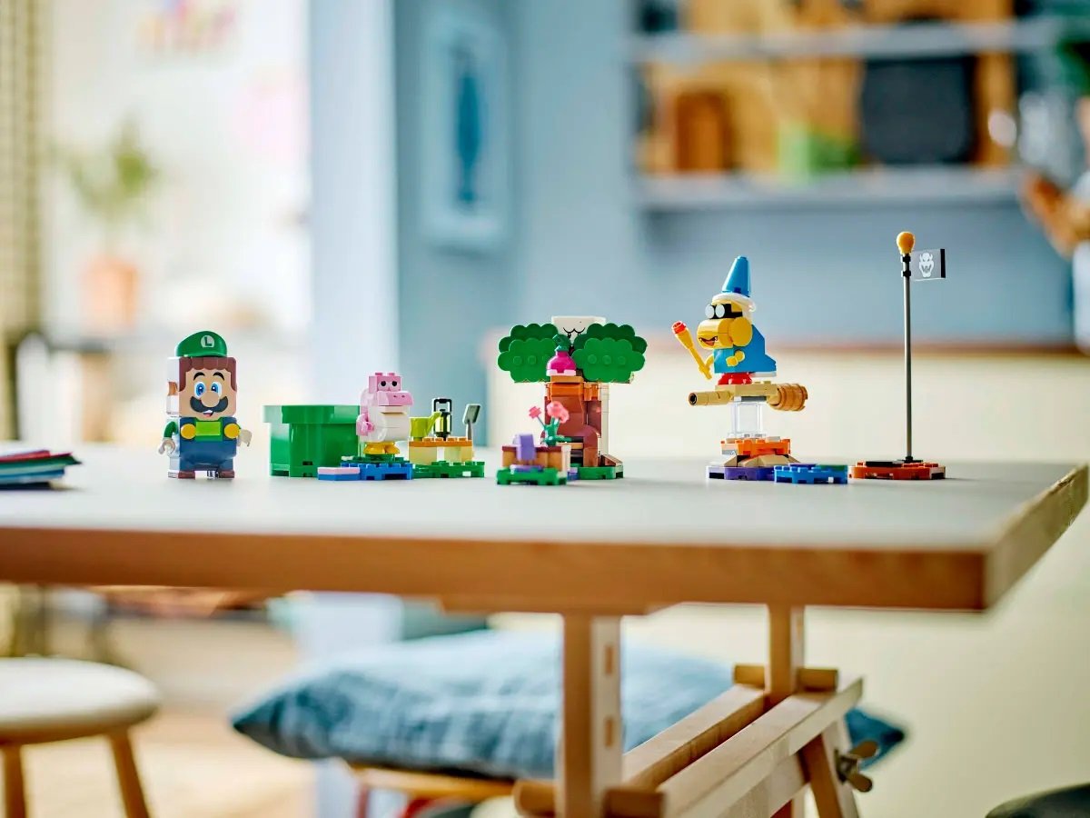 Lego Super Mario - Adventures with Interactive LEGO® Luigi™ 71440 (Lego Ireland Fast Delivery)
