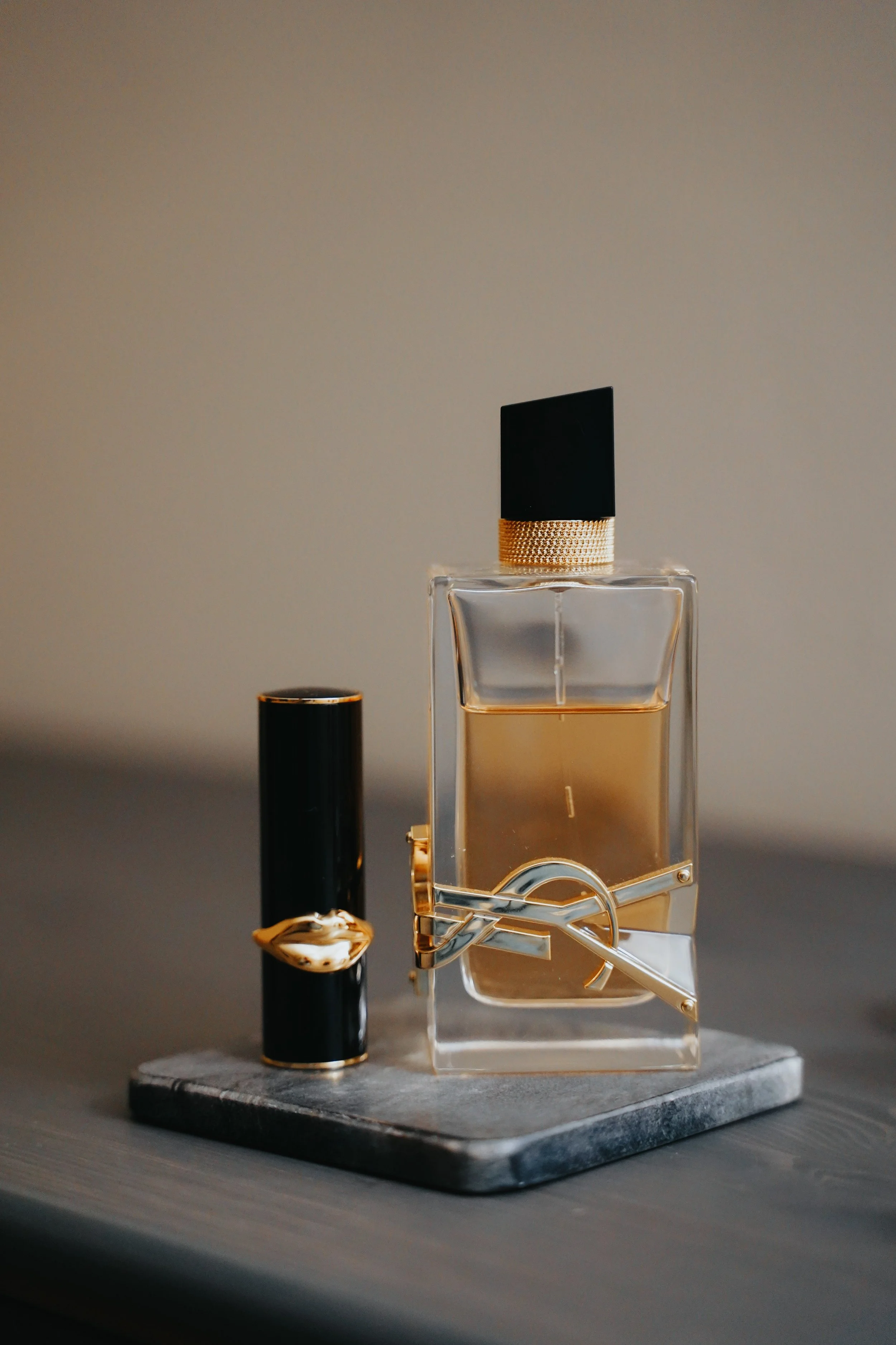 Fragrance and Identity: Embodying Confidence through Signature Scents