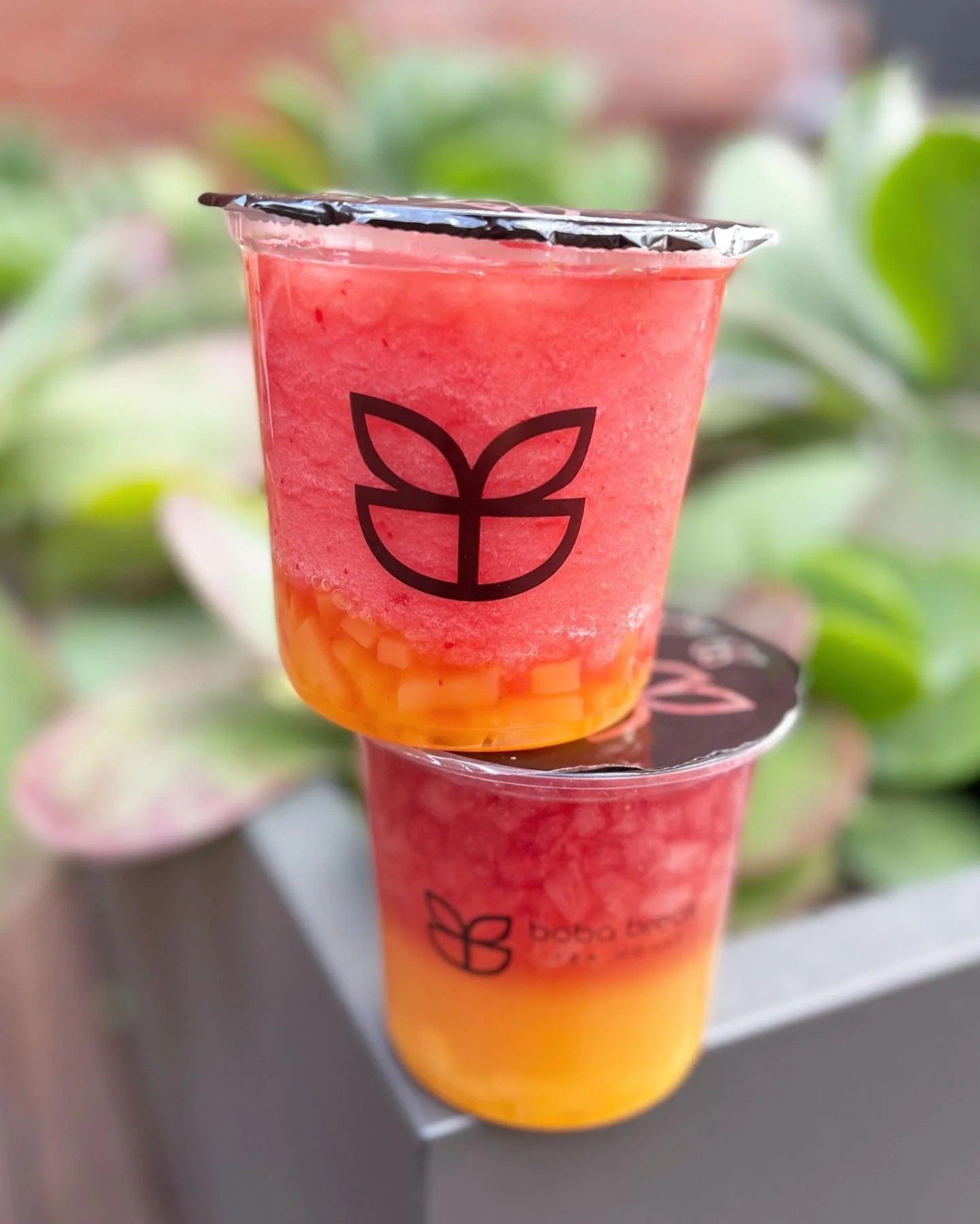 Craving something sweet on your Wednesday? Sip on something delicious and refreshing at @bobabreakteahouse. ✨🤍 

#visittheenclave #losangeles #enclavela