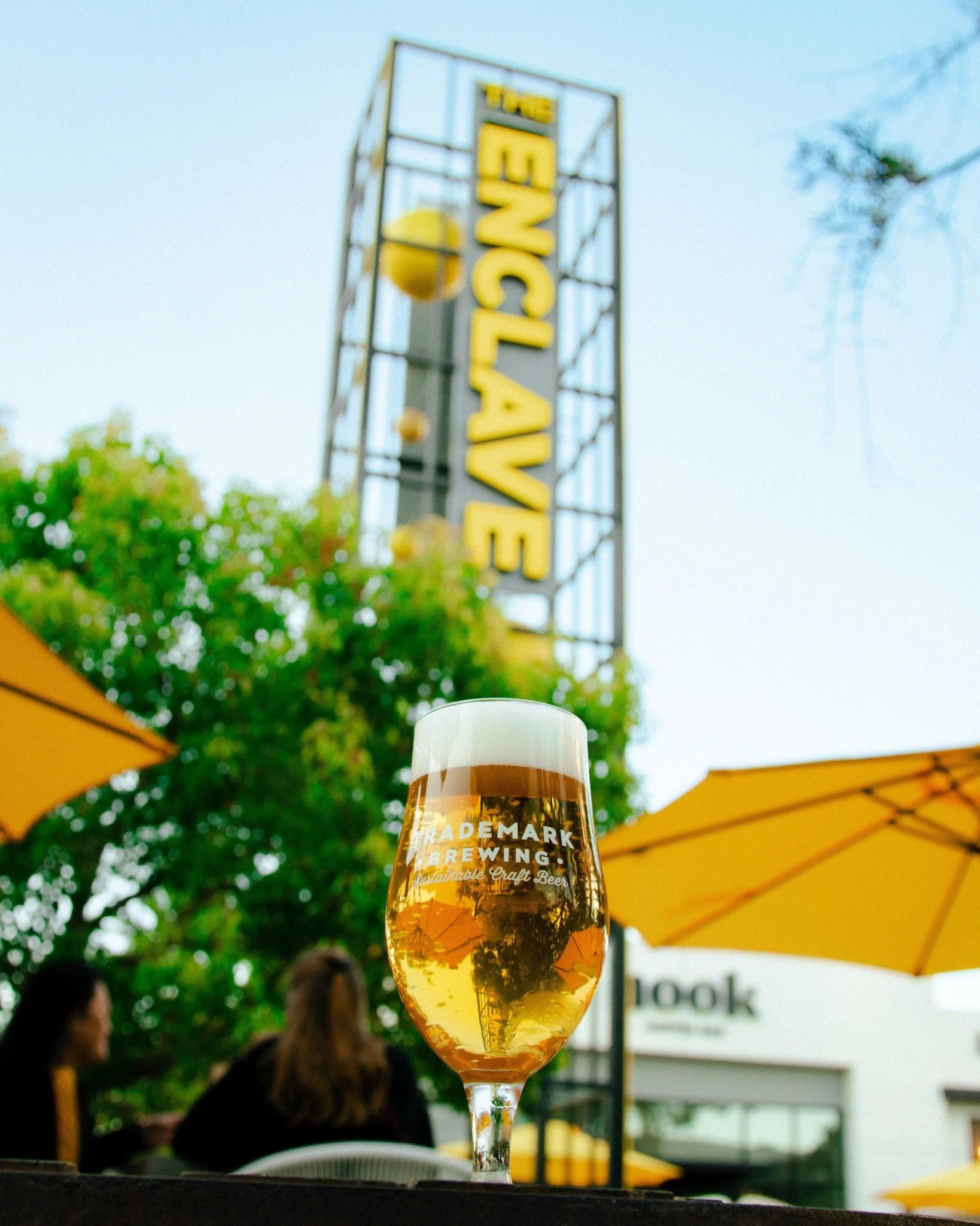 Cold pours, good people, and that laid-back Torrance energy. 🍻✨ @trademarkbrewing_torrance is the go-to for craft brews that hit every time.

#visittheenclave #losangeles #enclavela