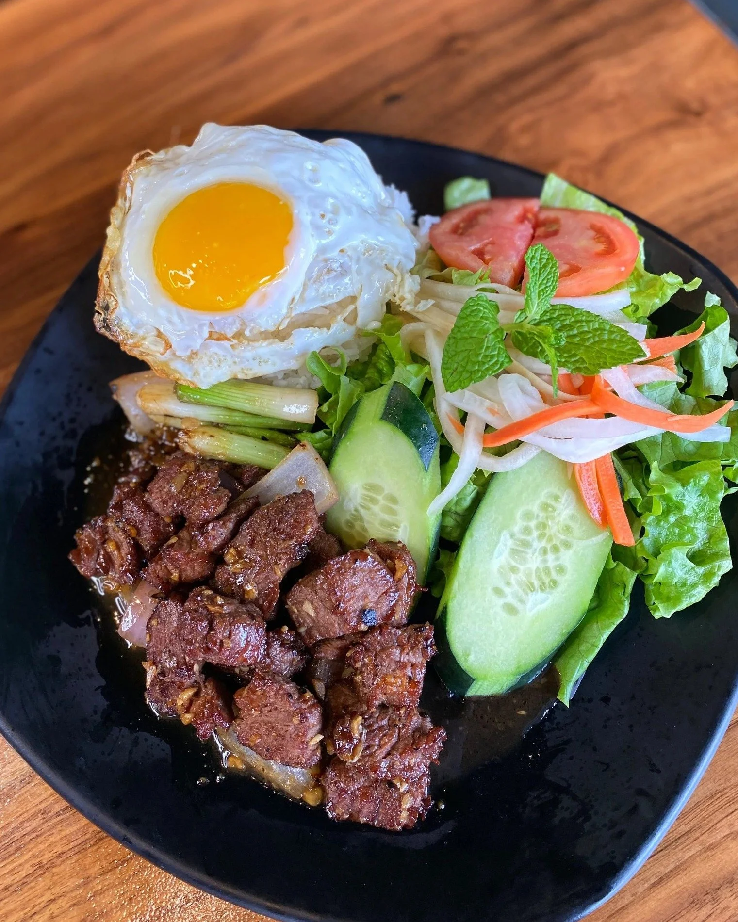 Steaming dishes, bold flavors, and comfort in every bite. 🍜✨ @123_pho is serving up rich broths, fresh herbs, and all the cravings you didn&rsquo;t know you had. 

#visittheenclave #losangeles #enclavela