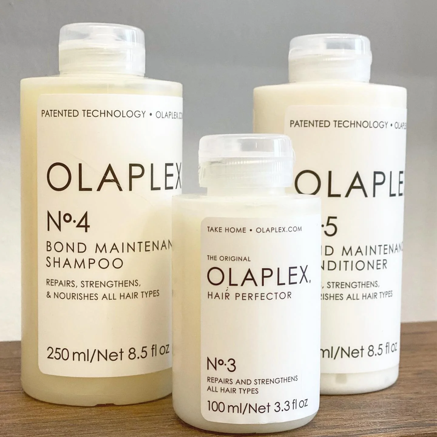 The 411 on OLAPLEX No.3-5 (and why these products are our absolute favs!) 🤍 👇🏽 
&bull;
No. 3
&ldquo;THE HAIR PERFECTOR!&rdquo;
No. 3 is a bond builder and works miracles in providing your hair just the right tools to repair broken bonds and restor