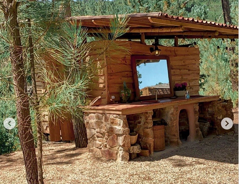 Bungalow Private Outdoor Bathroom
