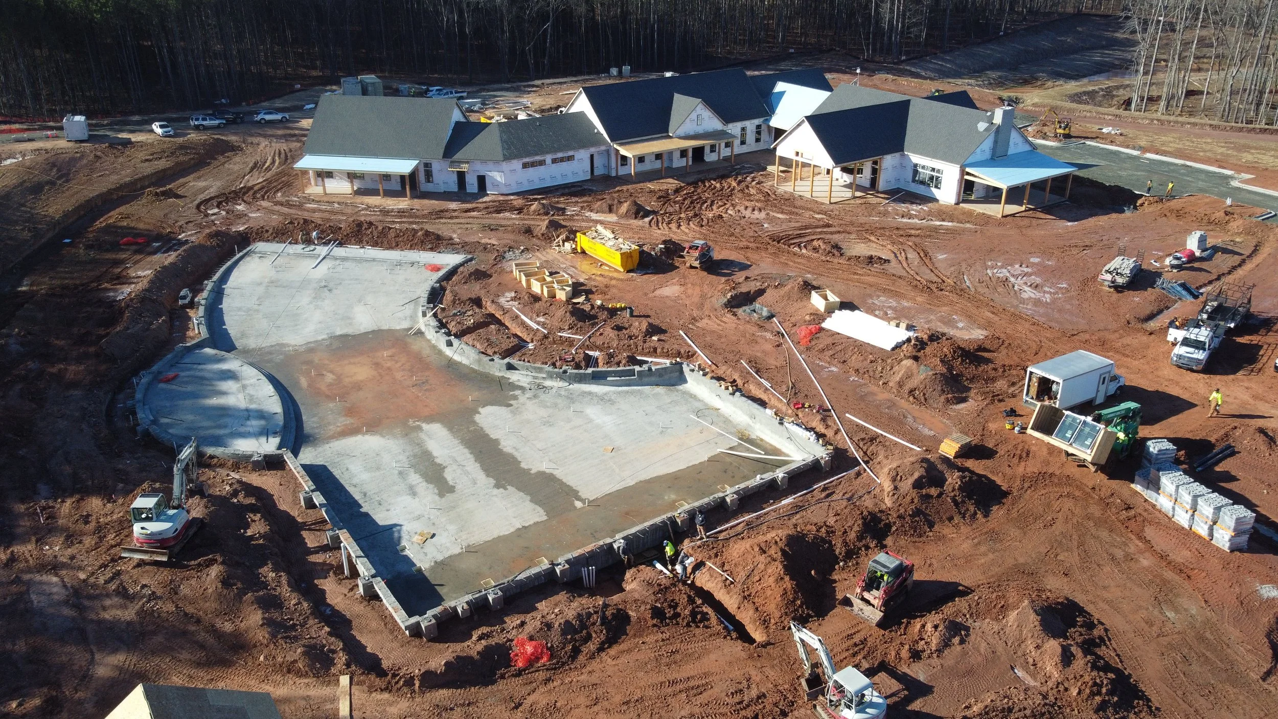 pool & clubhouse.JPG