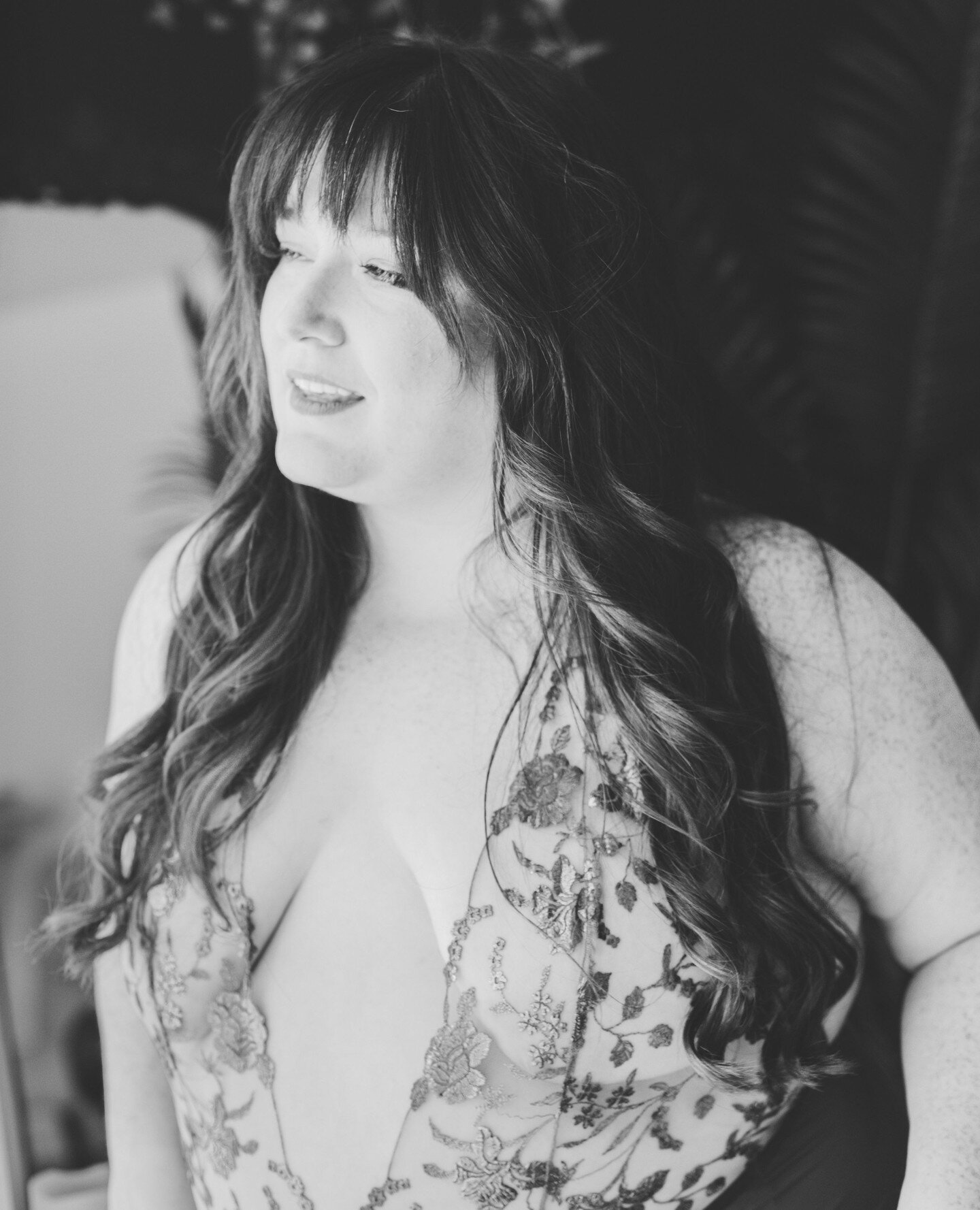 My plus size girlies... Raise your hand if you've ever felt this way...

It's me - your friendly neighborhood boudoir photographer coming at you from a vulnerable place, sharing this image of me in a bodysuit that I wouldn't have tried on 1yr ago.

I