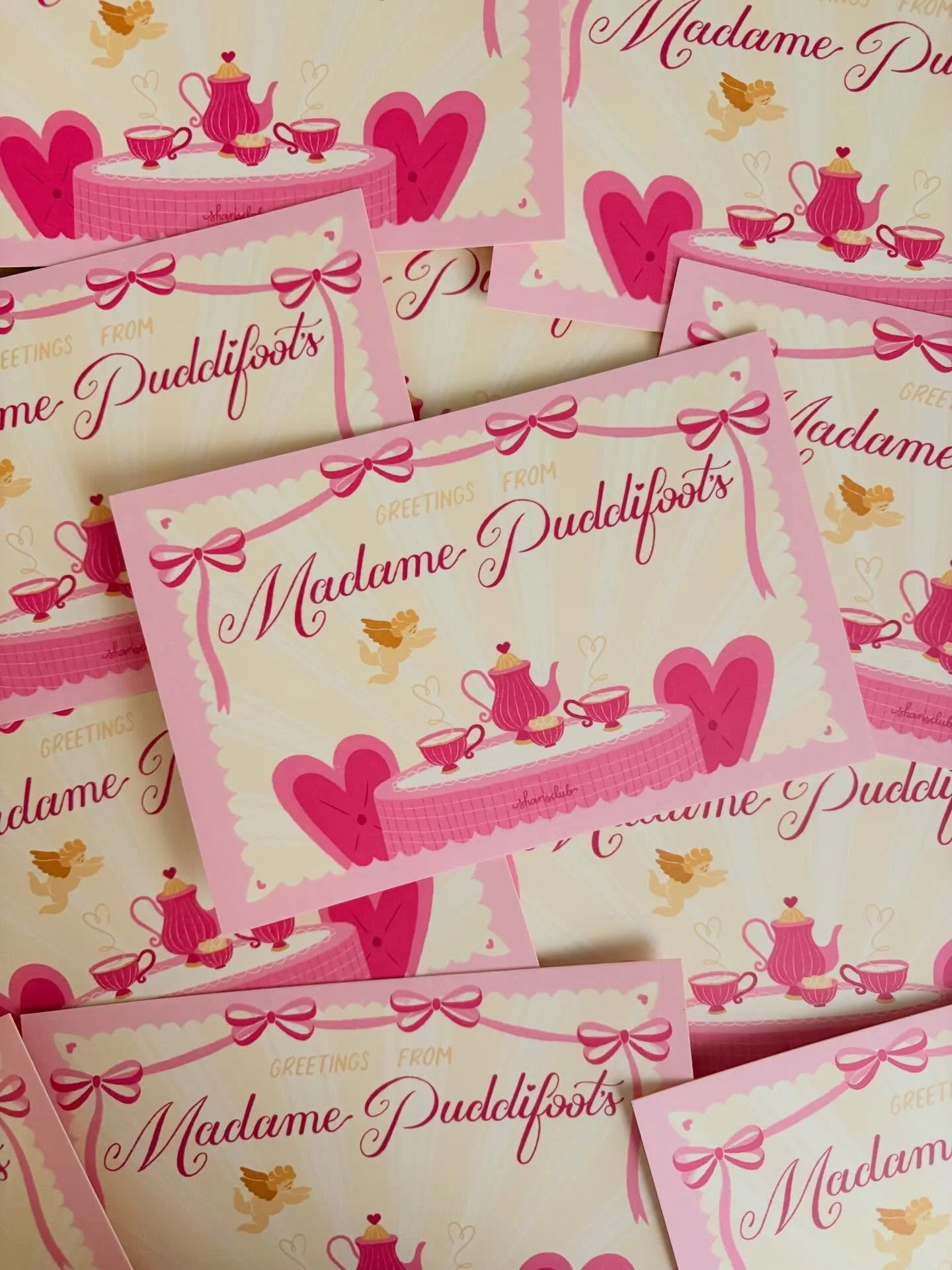 february&rsquo;s ✨ magical mail club ✨ postcards and stickers are here! need to get these ready to send out to my mail friends at the end of the month ☺️

#harrypotter #postcard #snailmail