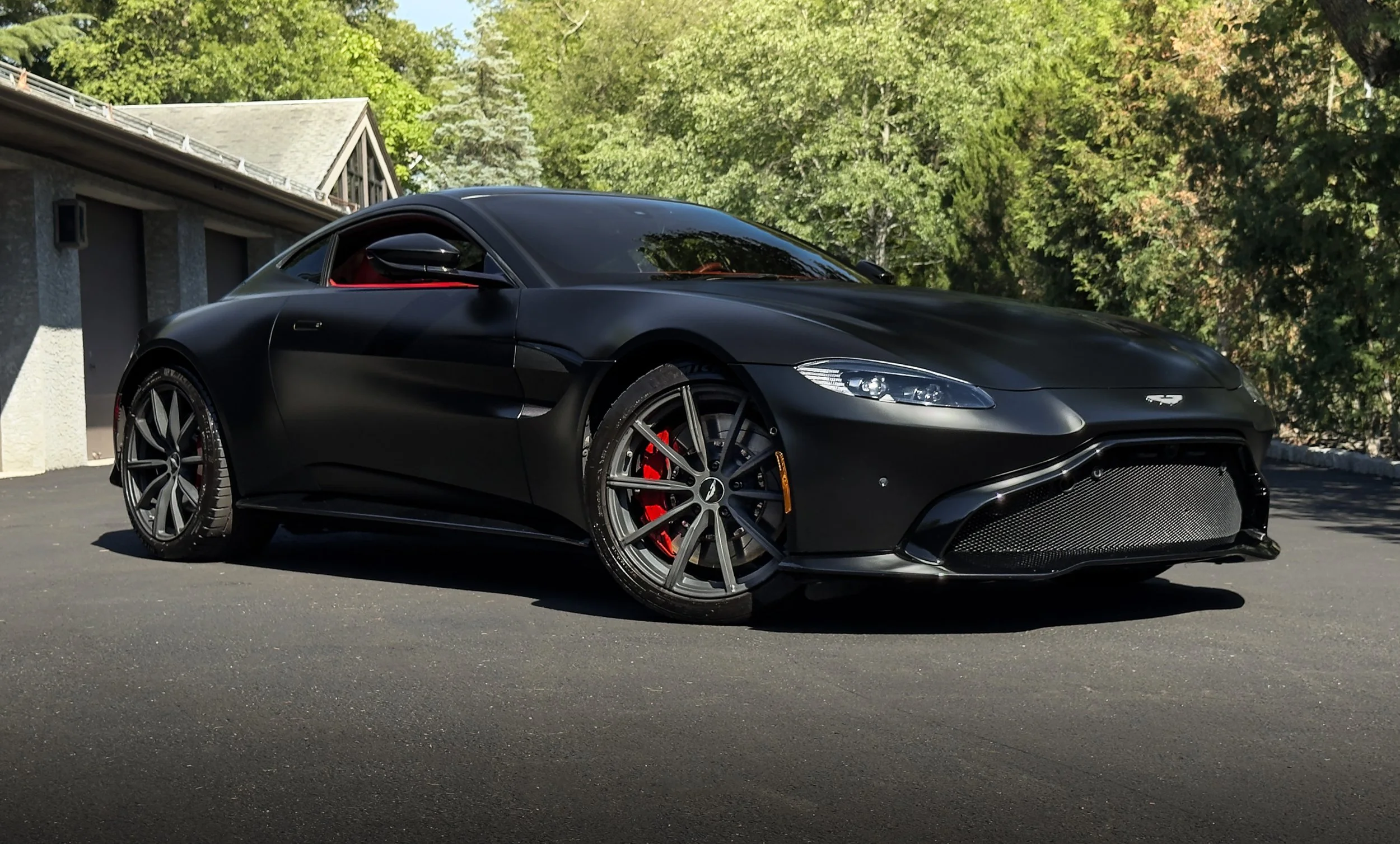 2019 - Aston Martin Vantage
