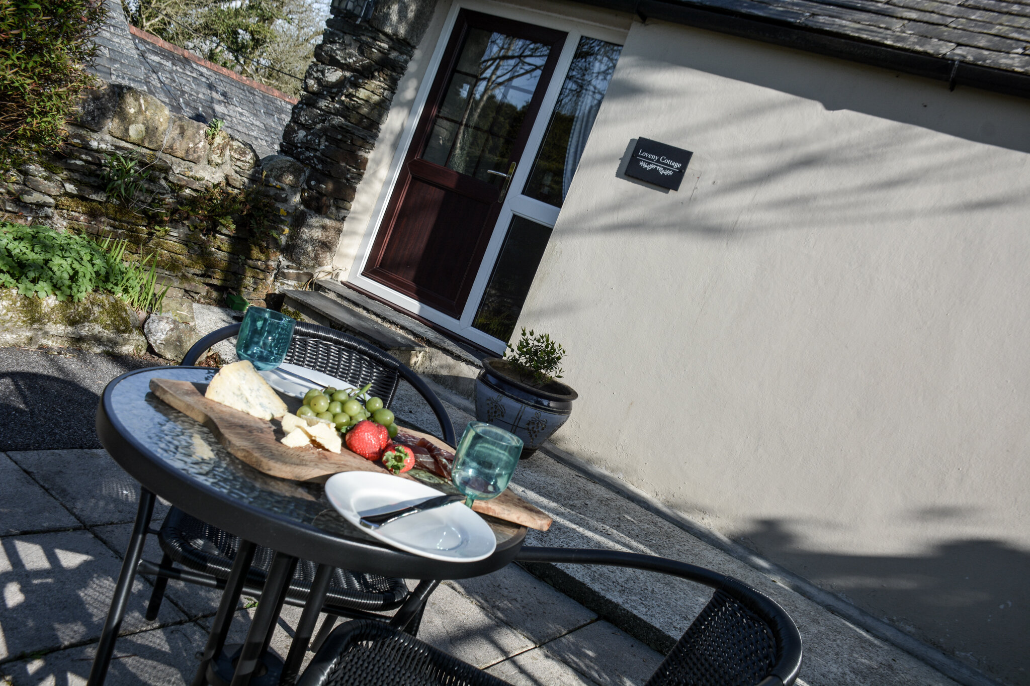 The outside of Loveny Cottage