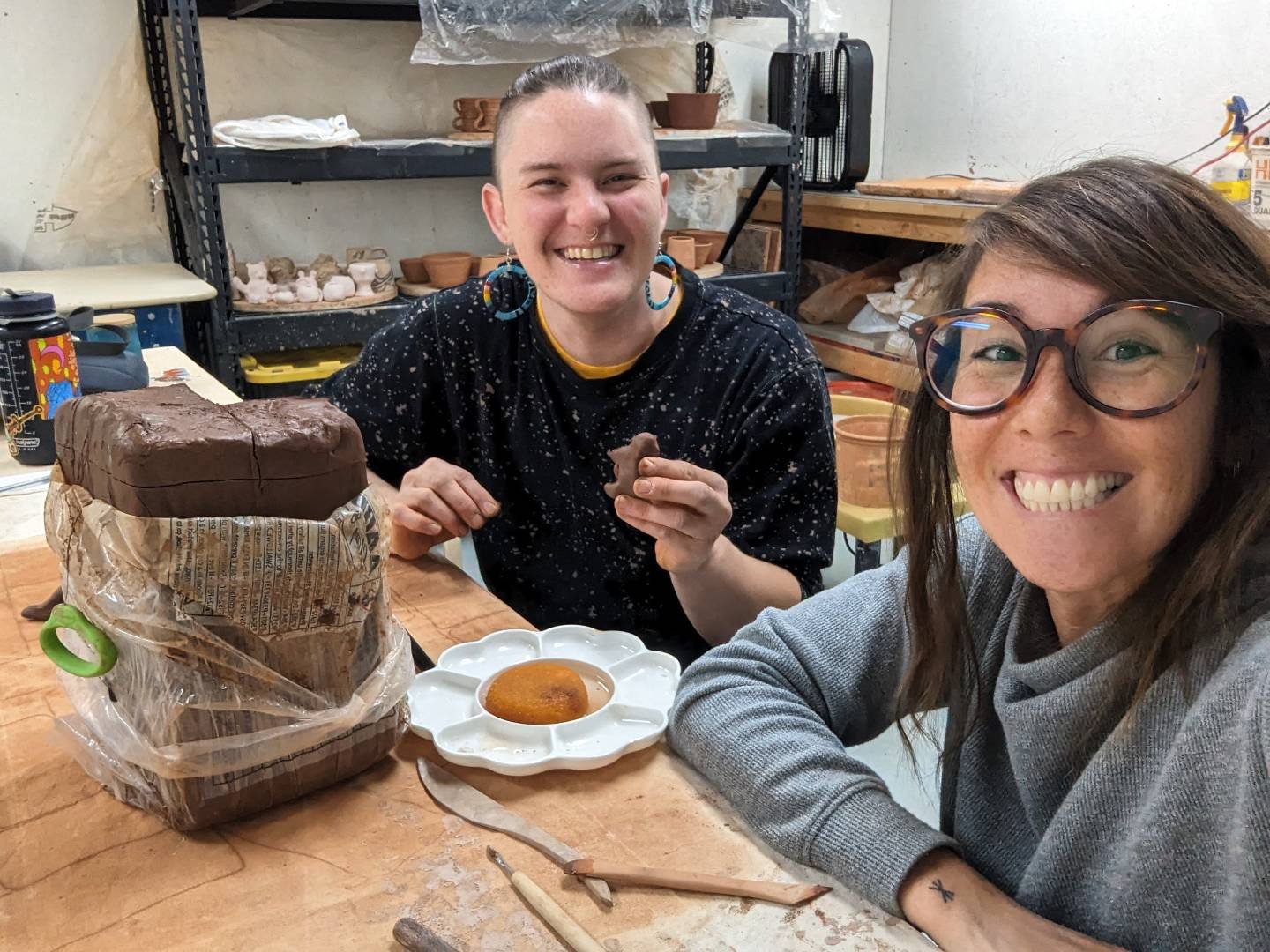 Mari-chan in the housseeeee! 
So awesome to be able to make lil' shisa and celebrate ancestry with fellow choodee in the new studio! Heart is full 🌺💜

@becoming.mari
#pottery #ceramics #shisa #okinawa #colorado #handmade #handcrafted #ouray #ourayc