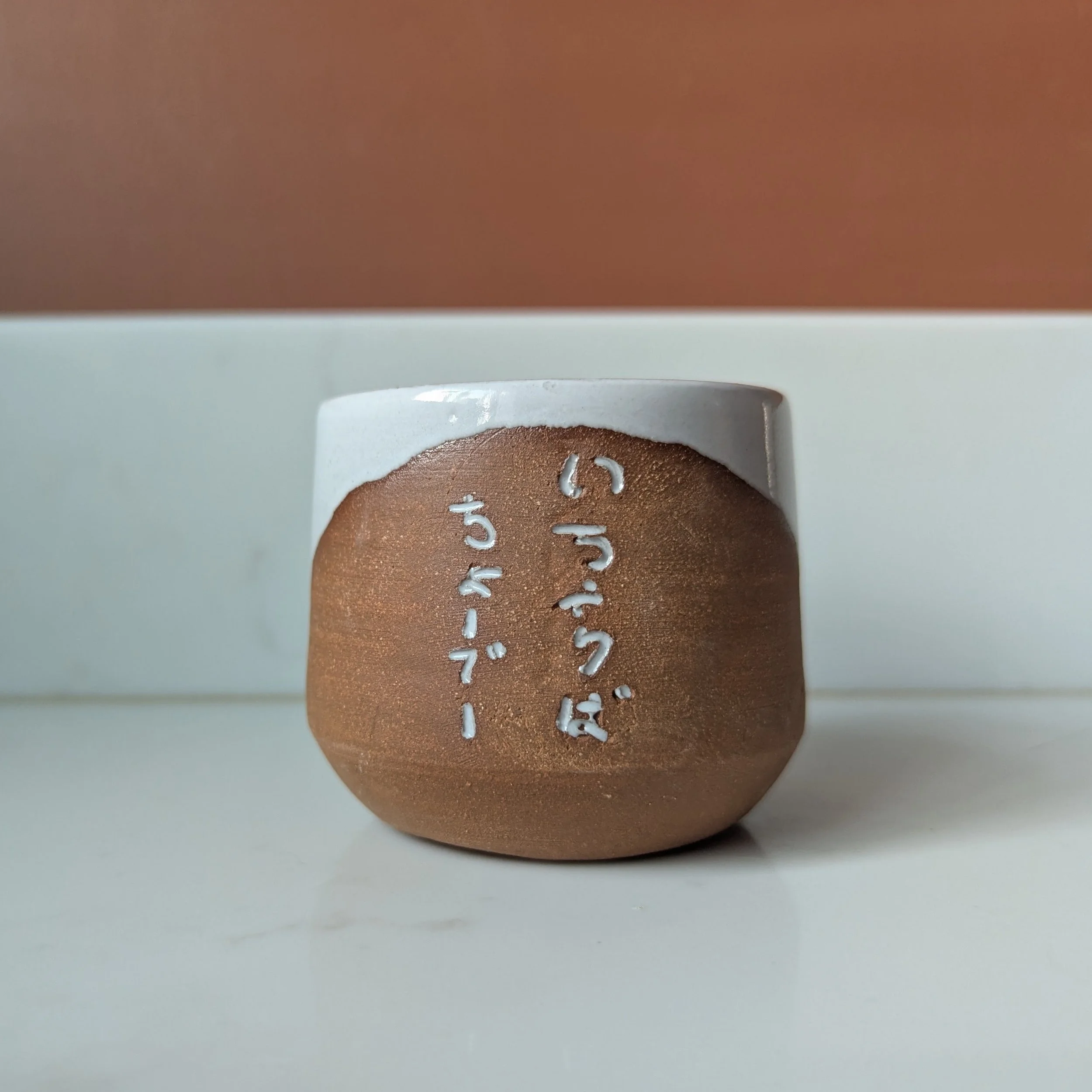 Small Icharibachoodee Thumb Cup - White