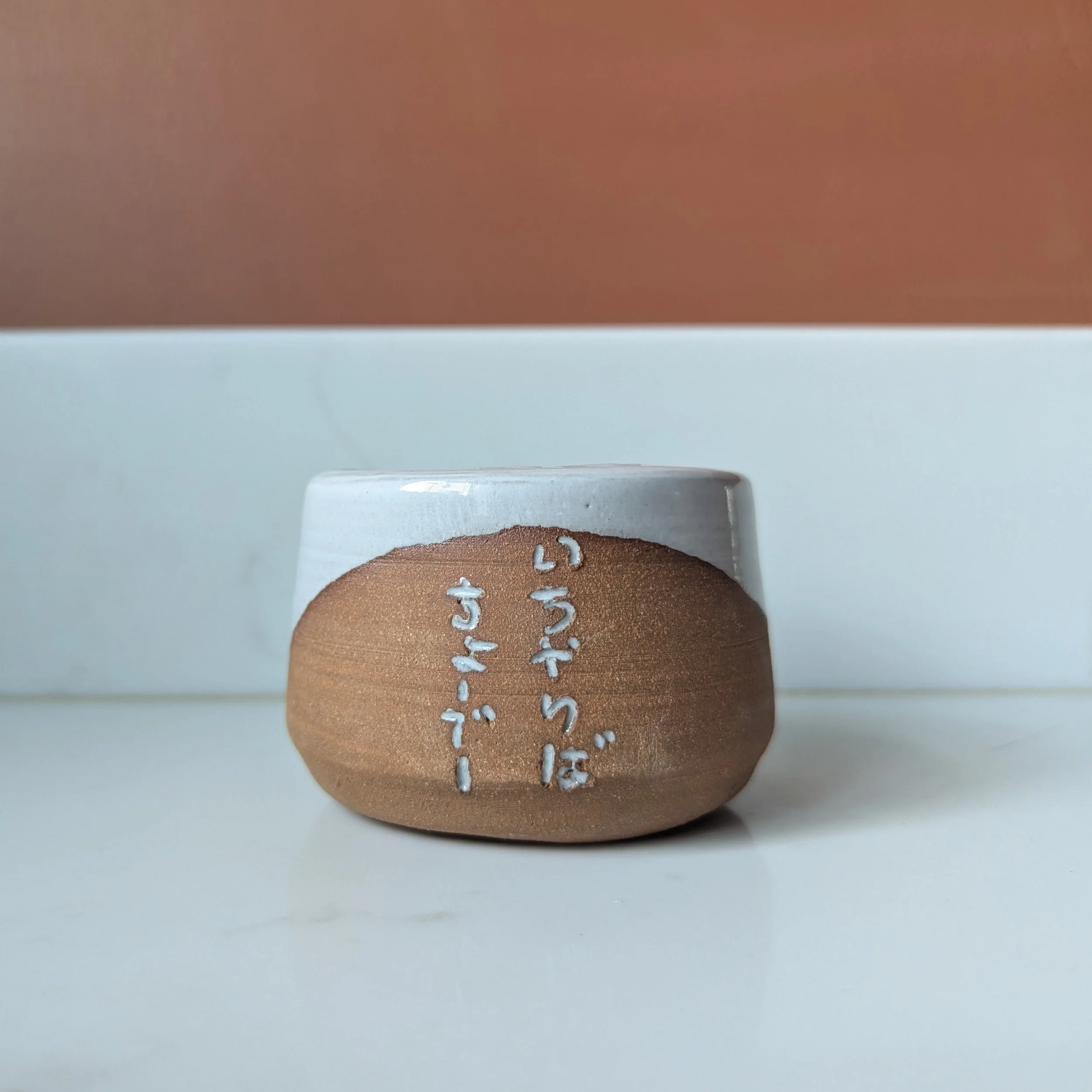 Small Icharibachoodee Thumb Cup - White