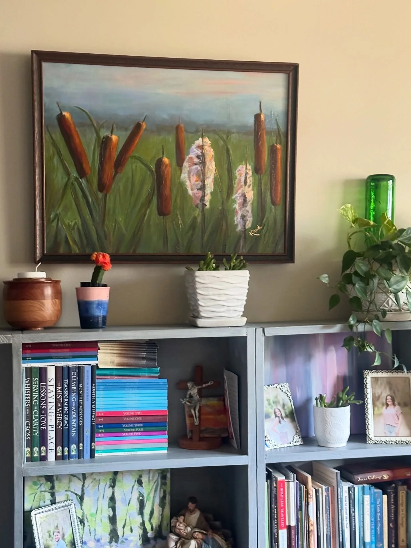 This weekend, I visited a home where Exhale: Cattails found its forever place after being gifted last Mother&rsquo;s Day&hellip; and WOW. 💛

I was mesmerized seeing it on her wall&mdash;surrounded by her light, her colors, her life. It belonged ther