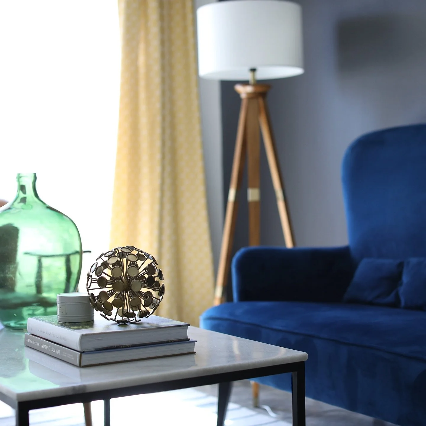 According to @archdigest color is where it&rsquo;s at this fall and I&rsquo;m here for it. 

I get that neutrals are simple, transitional, and let&rsquo;s face it, noncommittal 😏 but color has the power to bring energy, warmth, and character into a 