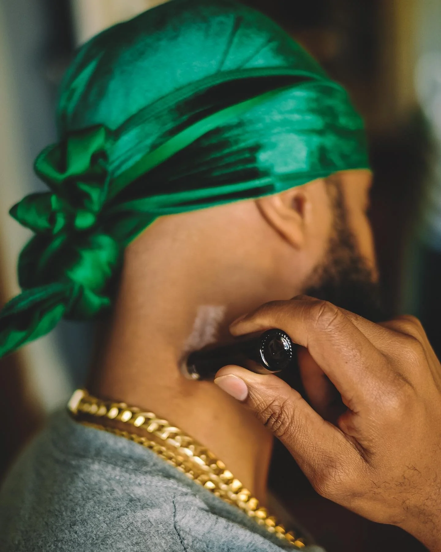 Say goodbye to neck stiffness and pain with ZOZ CBD Roll-On - the ultimate relief you've been searching for. 🌿 Its powerful formula targets those stubborn knots and provides soothing comfort, allowing you to move freely and enjoy life without restri