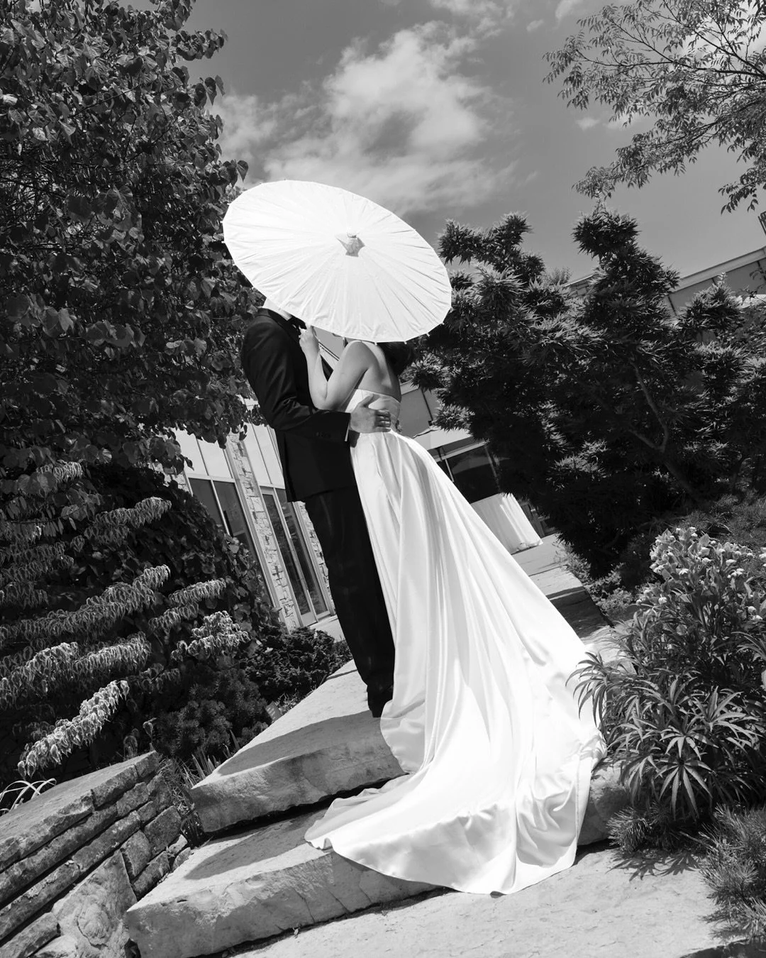 Lowkey hoping this parasol trend never dies as it&rsquo;s sorta my favourite accessory these days ❤️&zwj;🔥

Ceremony &amp; Reception Venue: @tbg_canada 
Second shooter: @jenuinephotography 
Caterer: @fooddudes 
Wedding Planner: @karinwuandco 
Videog