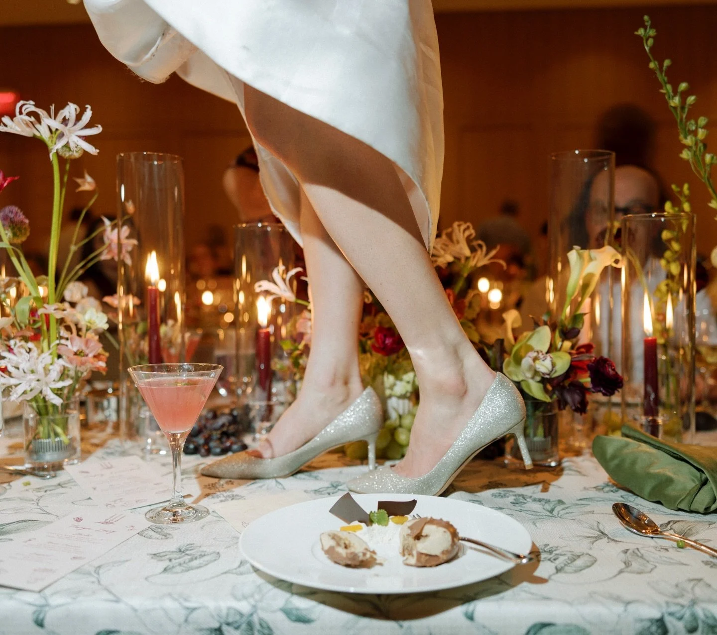 Inspired by a painting. Executed by a very daring bride 💋

ILYSM Hannah + Adam. Your day was a treat!
#weddingphotos #weddingphotographers #bride #weddings #torontoweddingplanners