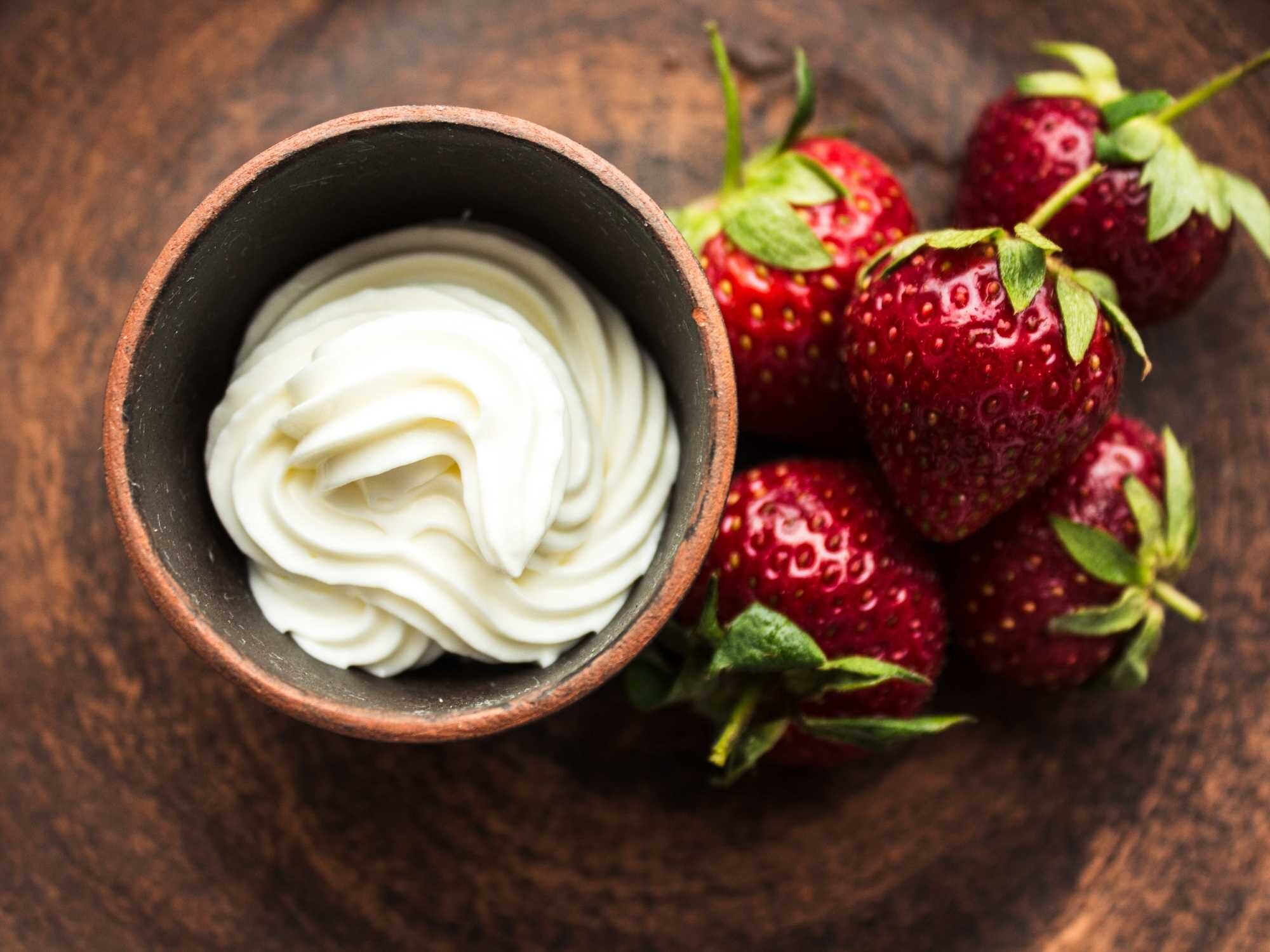 Dairy-Free & Vegan Whipped Cream: Guide to Products & Recipes
