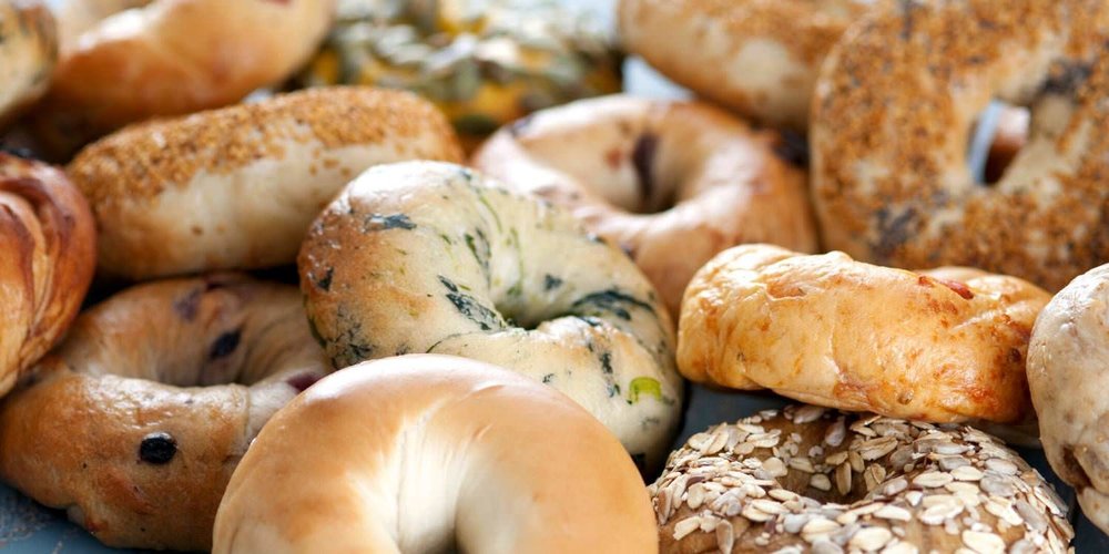 What Bagels Are Vegan? The Ultimate Guide.