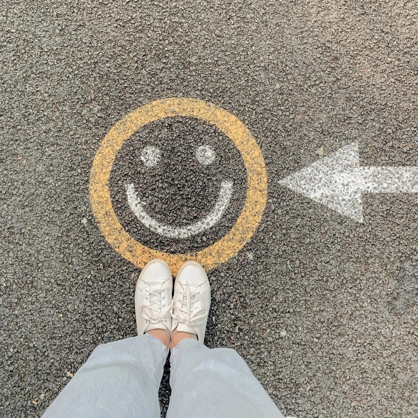 SMILE 😊 it's Friday! Do you like surprises? ⁠
⁠
We're social media managers so you can probably guess that from day to day we often use tools like our cell phones, Instagram, and our computers to do what we love. What might surprise you is how neces