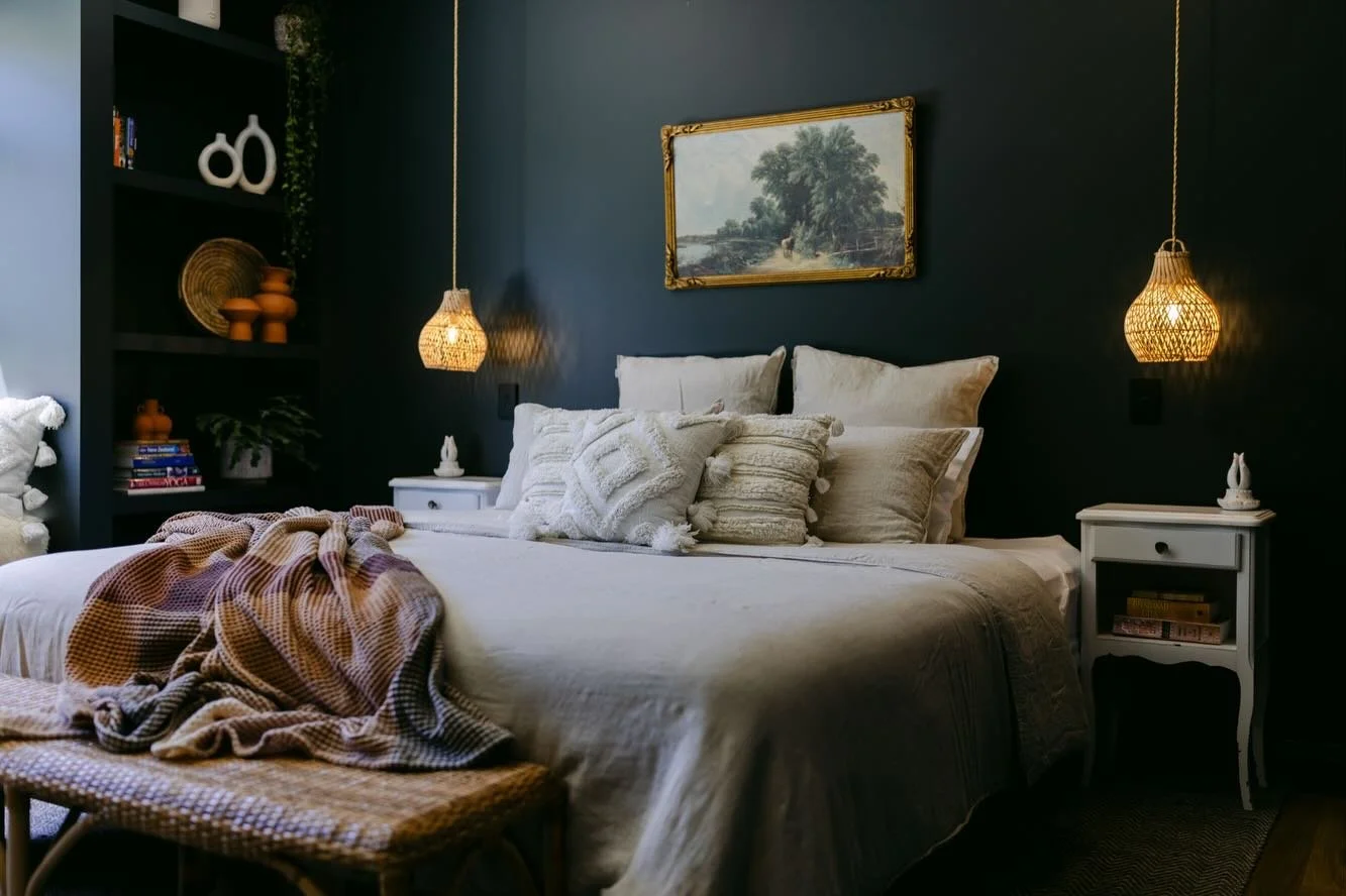 The same room, styled two ways! 
Our Kirikiri Bay Room features a luxurious super king setup, and can also easily be arranged as two king single beds. Many of the rooms at Kula offer this flexible option, creating a restful space that adapts beautifu