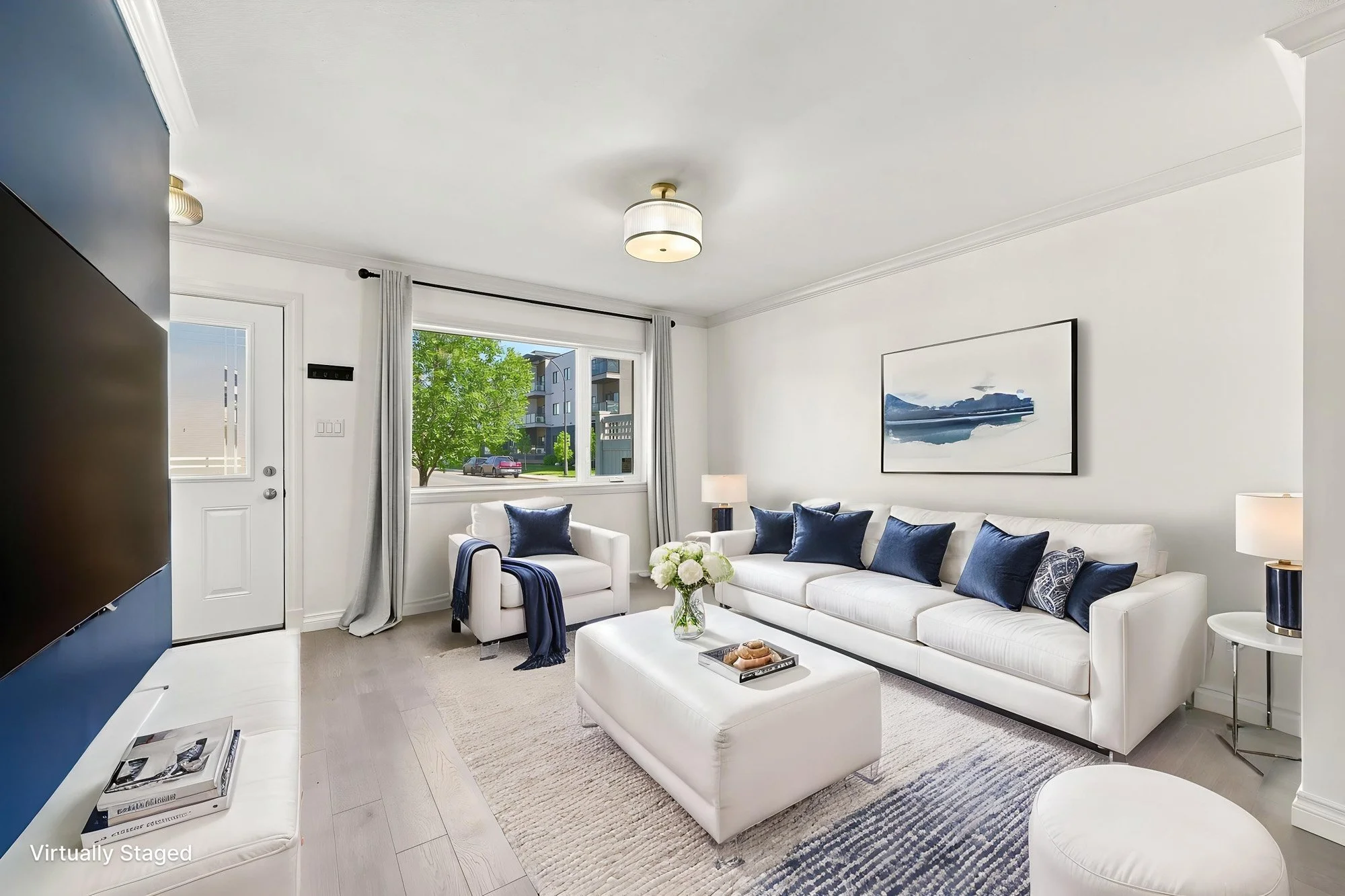 Physical Staging or Virtual Staging for an Empty Home