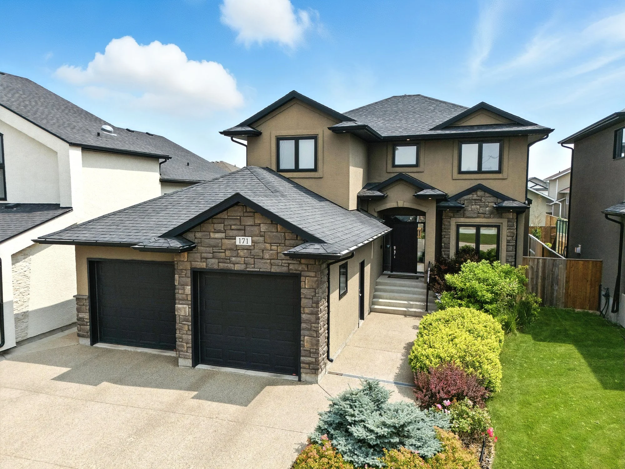 171 Roy Cres - Kindra Sowden-01.jpg