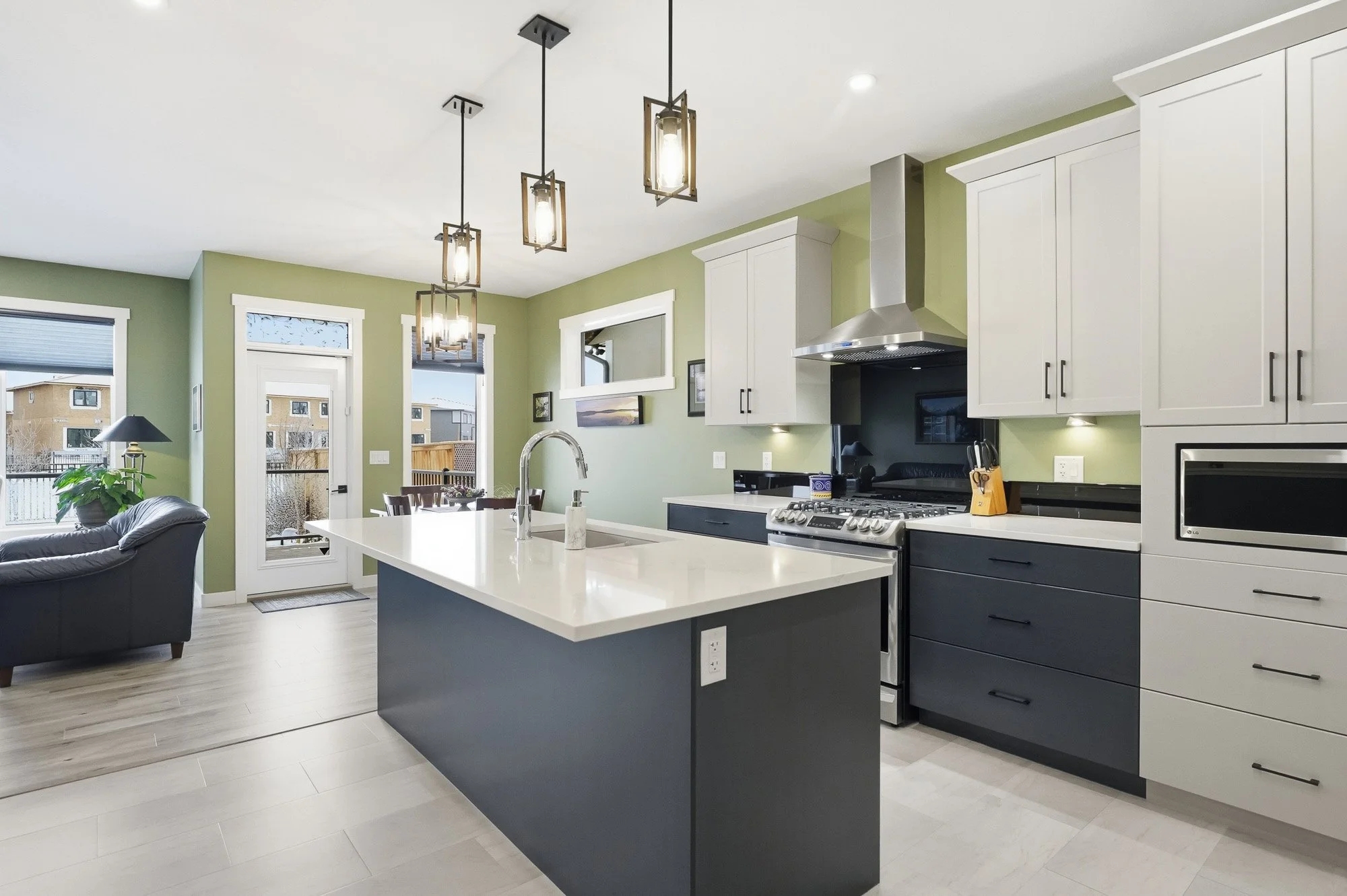 132 Forsey Ave - Lisa Kloeble-06.jpg