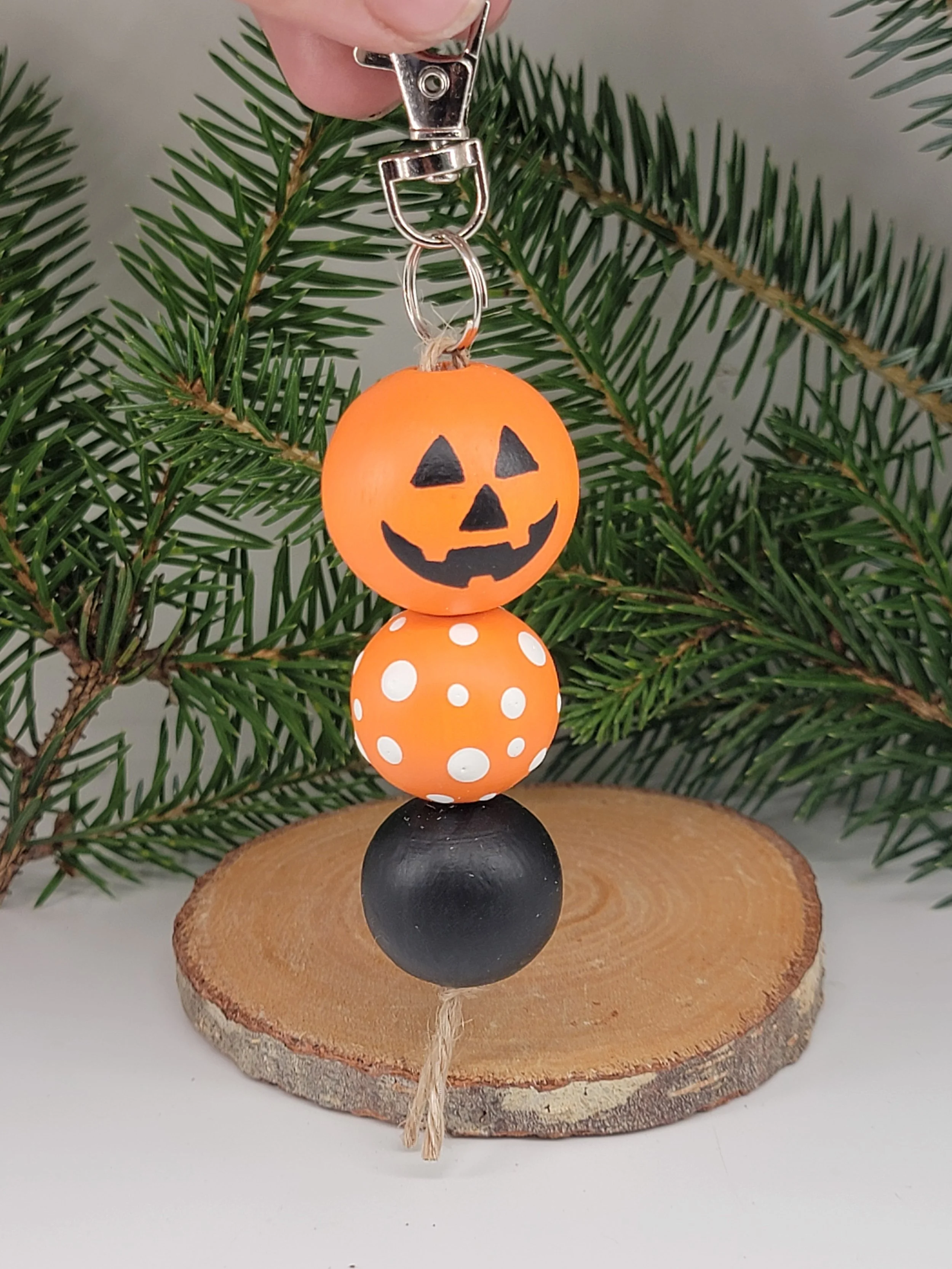Hand Painted Jack-O’-Lantern Wood Bead Keychain – Halloween Pumpkin Keychain
